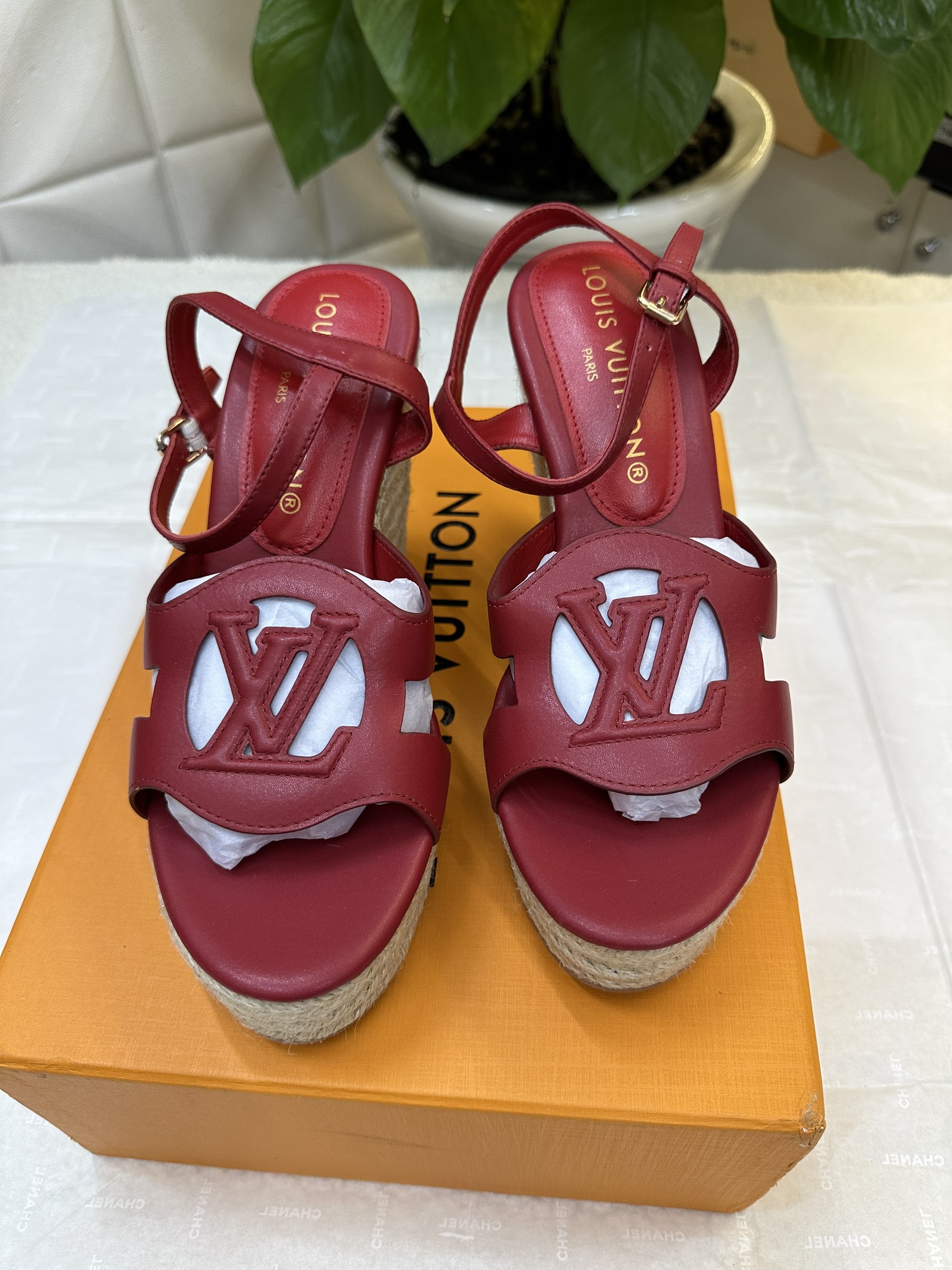 Giày LV Isola Wedge Sandal Siêu Cấp Màu Đỏ Size 39 1ACI99