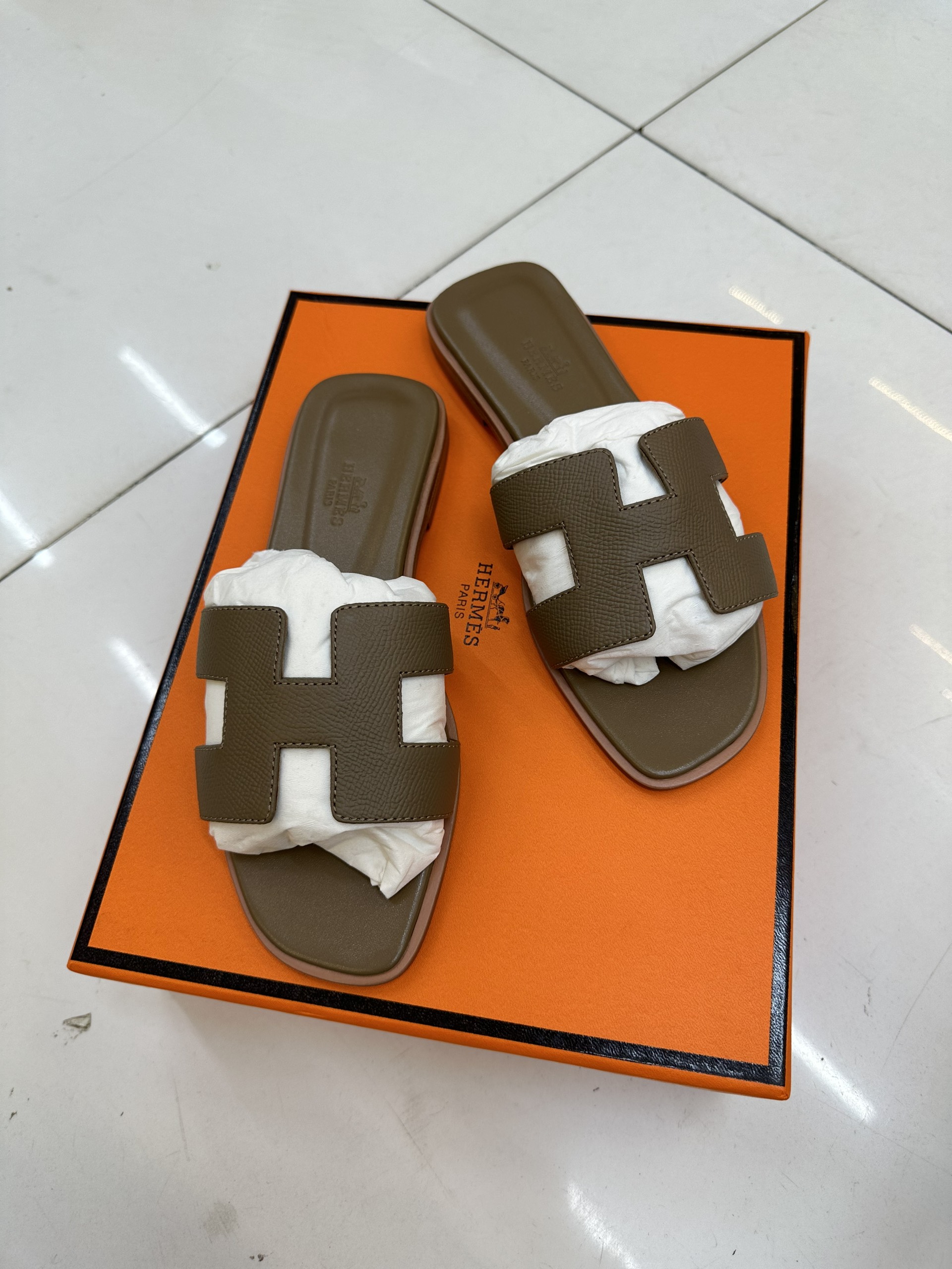 Dép Hermes Oran Sandal Étoupe Siêu Cấp Màu Nâu Sẫm Size 35