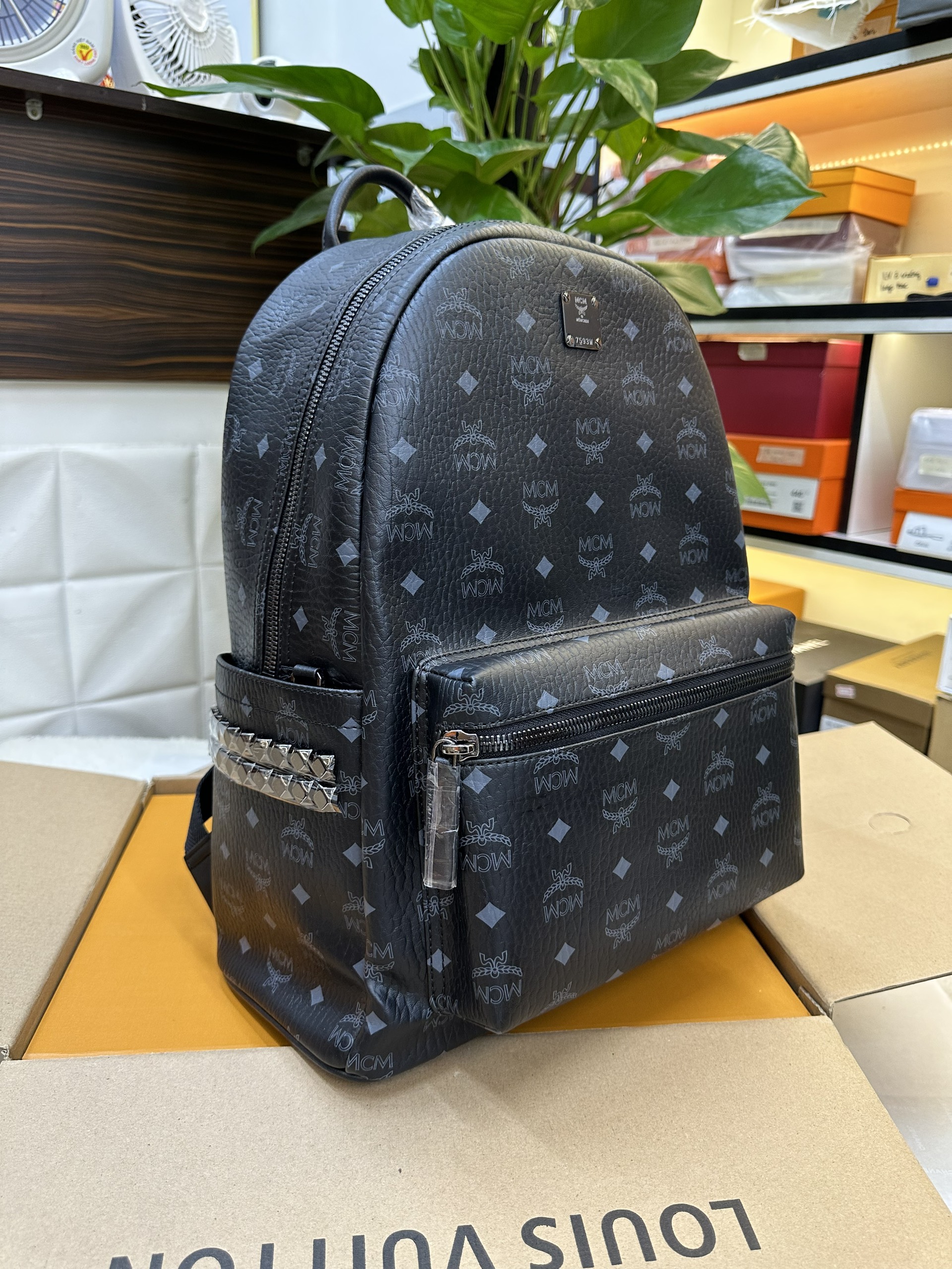 Balo MCM Stark Side Studs Backpack In Visetos Màu Đen Size 32cm