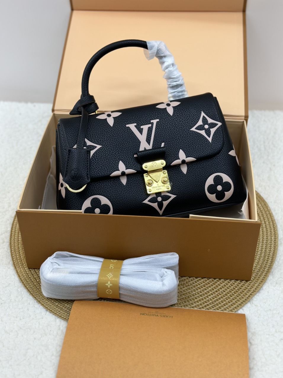 Túi Xách LV Madeleine BB Super Size 24cm Chữ Hồng Full Box M45978