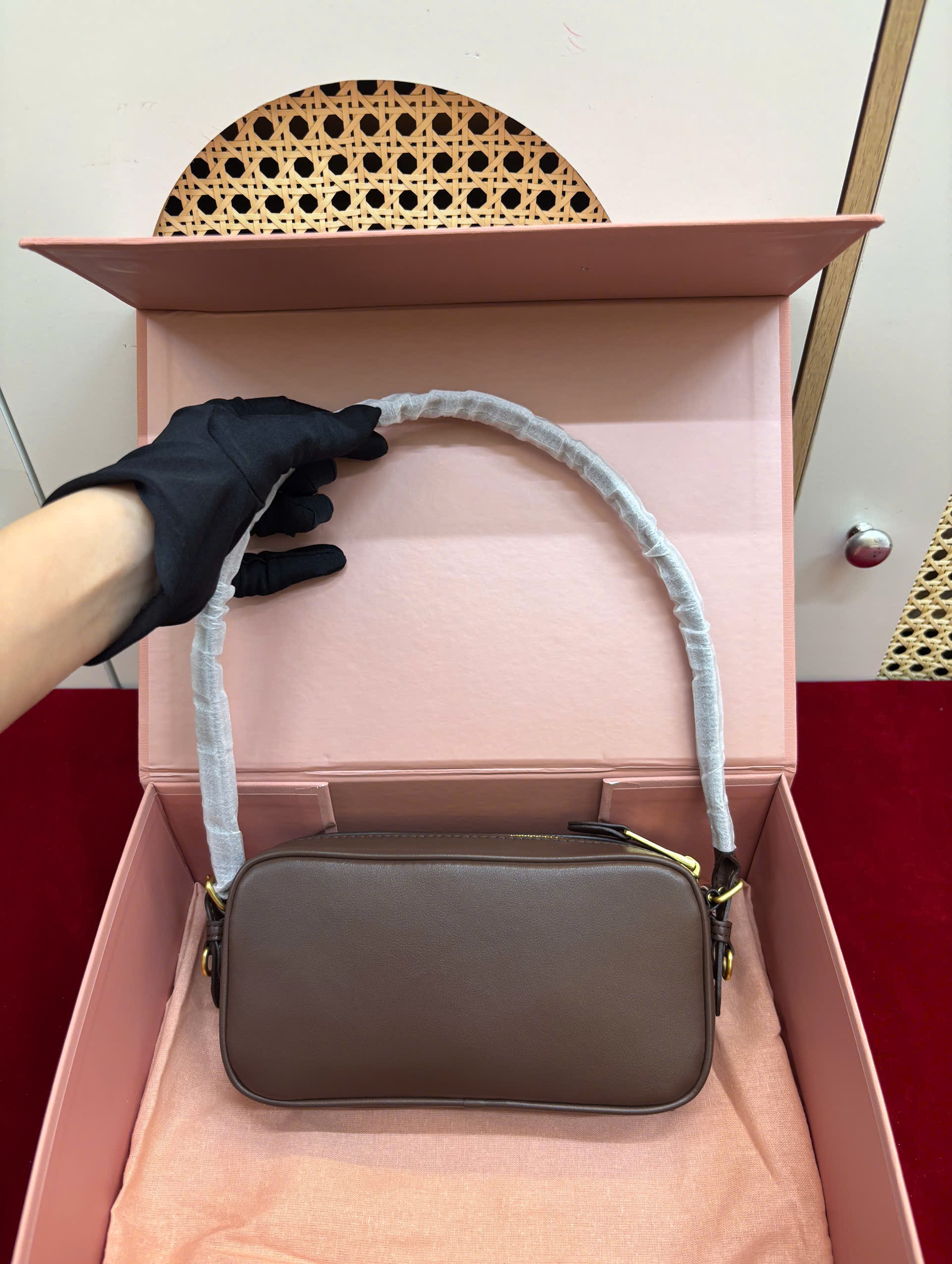 Túi Xách Miu Miu Leather Pouch Màu Nâu Fullbox Size 21cm