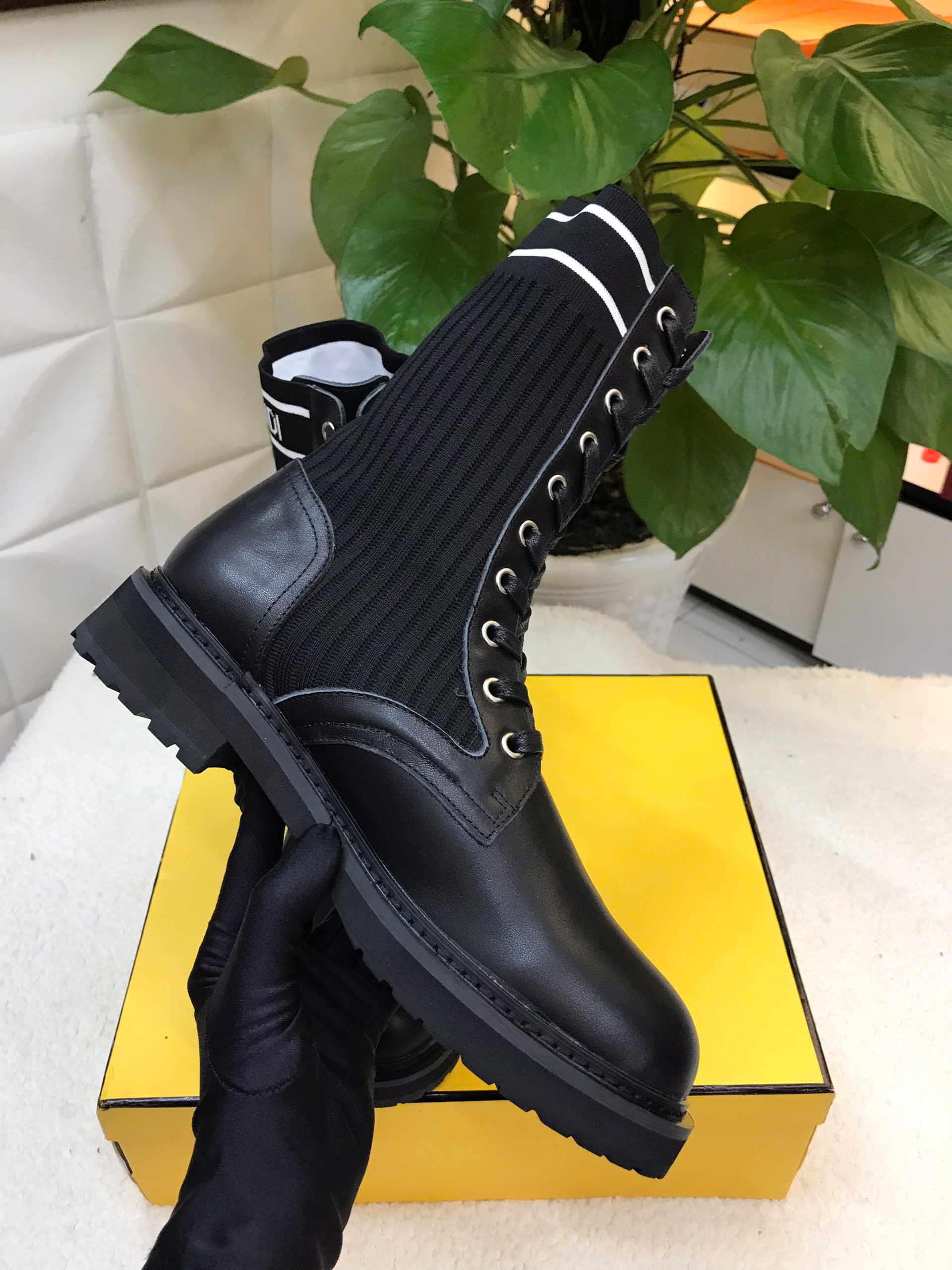 Giày Fendi Boots Women Siêu Cấp Màu Đen Size 40