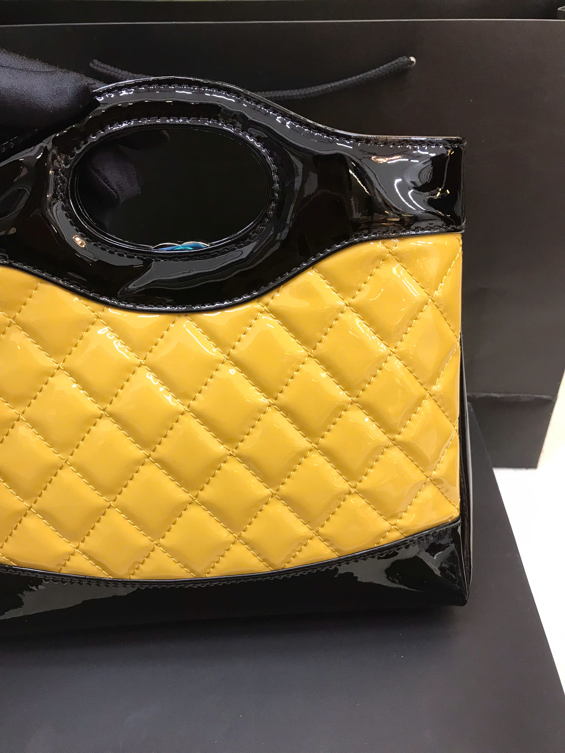 Túi Chanel Mini 31 Bag Patent Black And Yellow Siêu Cấp Size 23cm