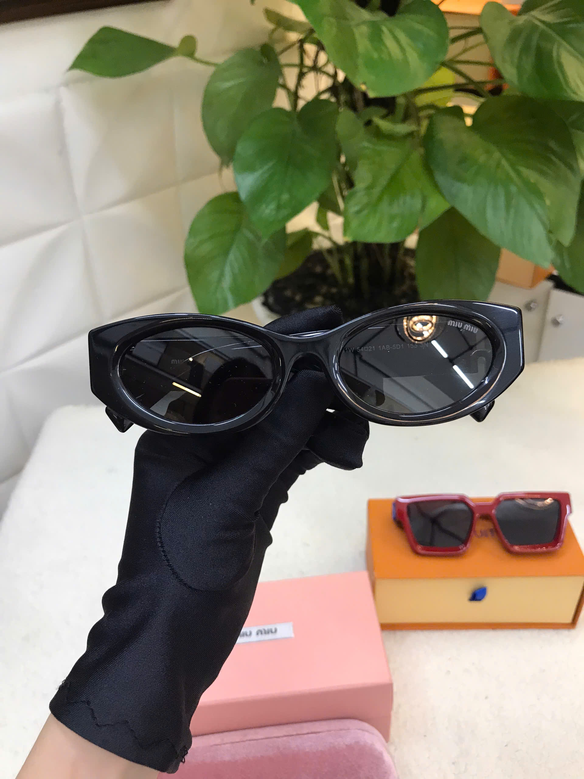 Kính Mát Miu Glimpse Sunglasses Siêu Cấp Màu Đen