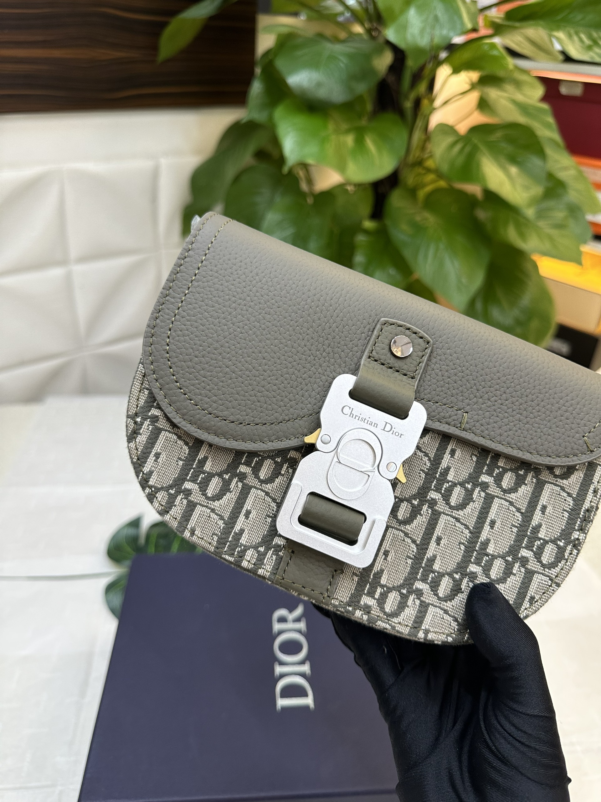 Túi Dior Mini Saddle Messenger Bag With Flap Green Siêu Cấp Size 20cm