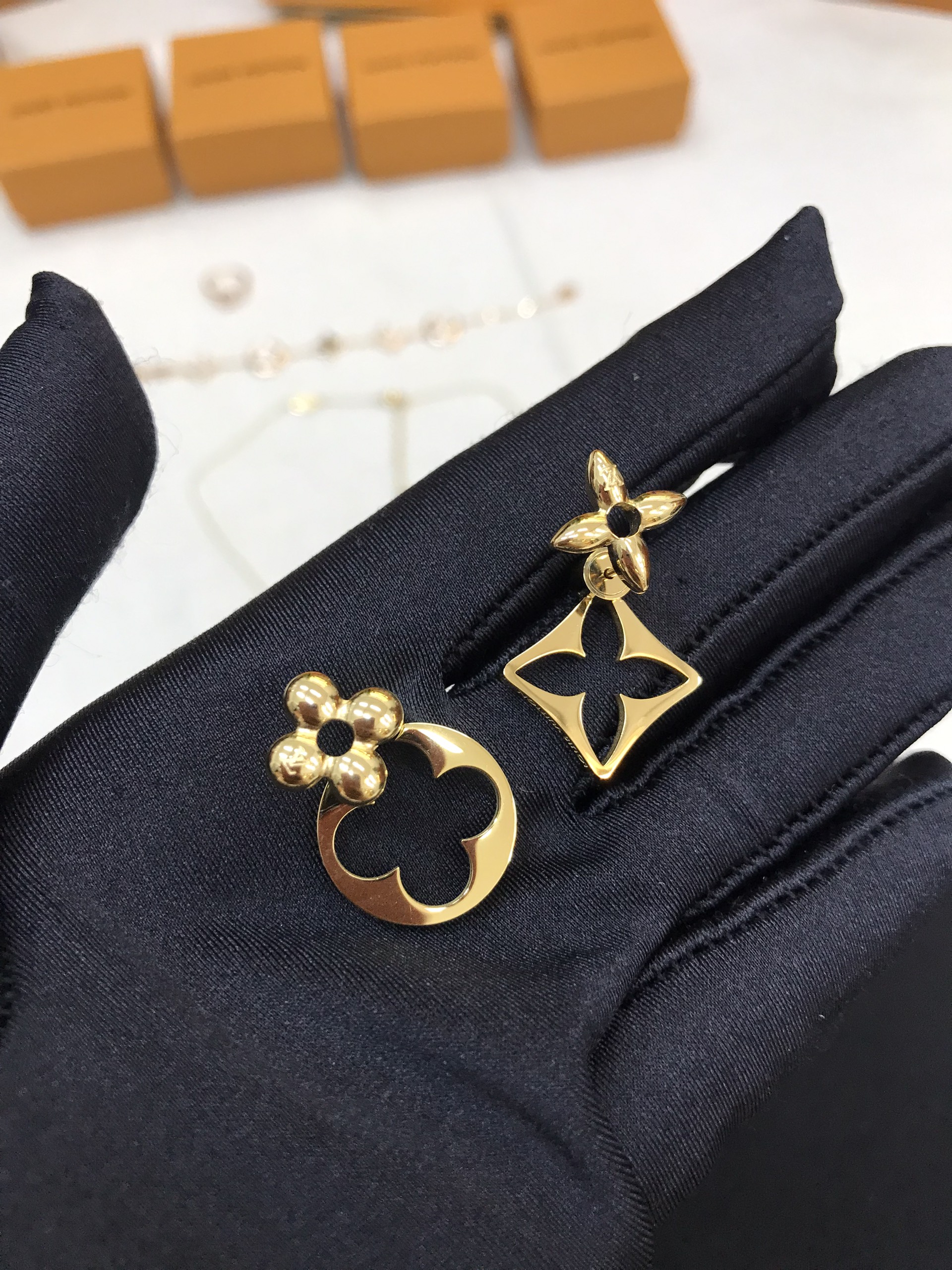 Khuyên Tai LV Flowergram Earrings M00770