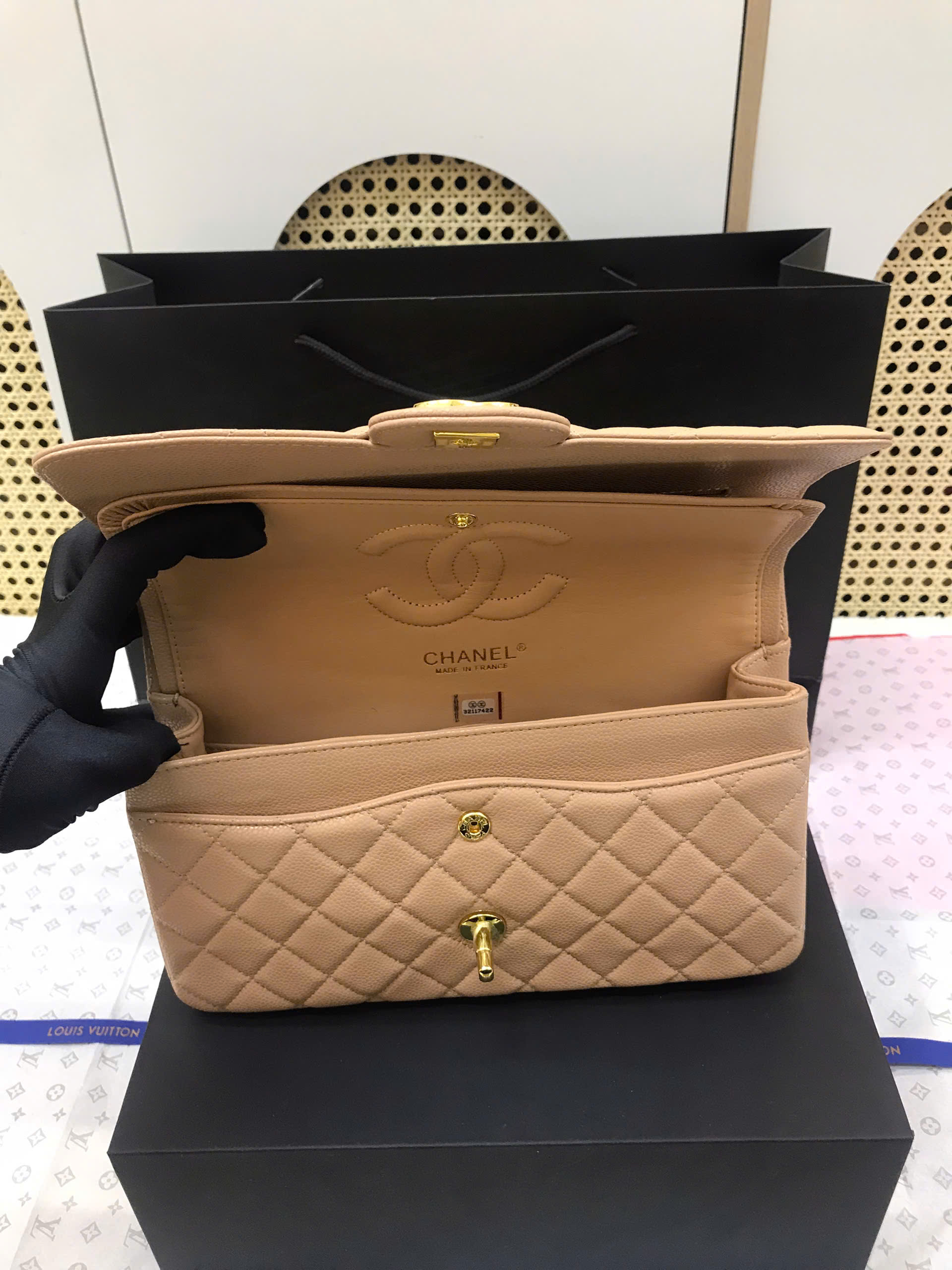 Túi Chanel Classic Flap Super Màu Be Da Hạt Khoá Vàng Size 25.5cm