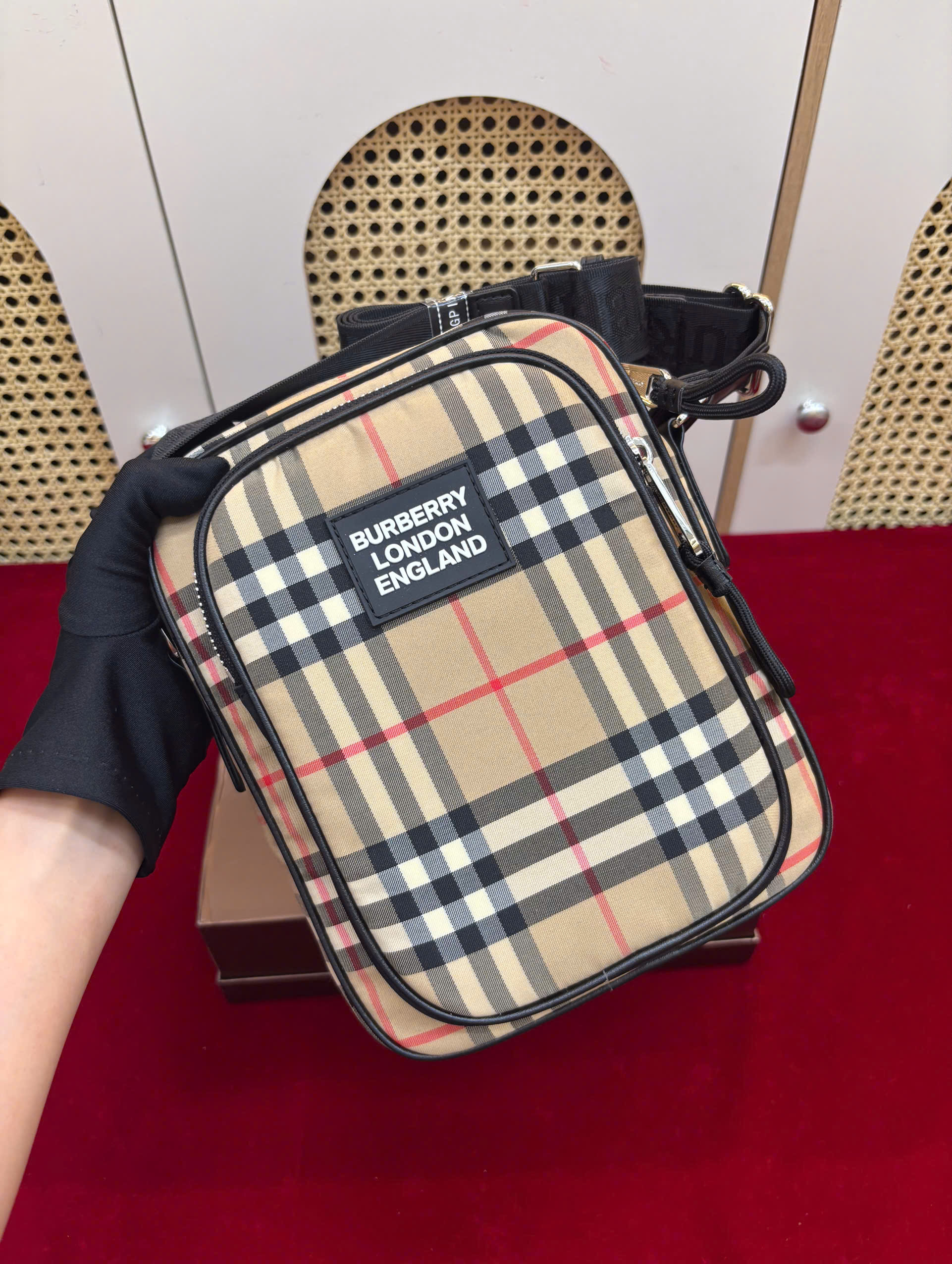 Túi Burberry Vintage Check Crossbody Bag Super Size 22cm