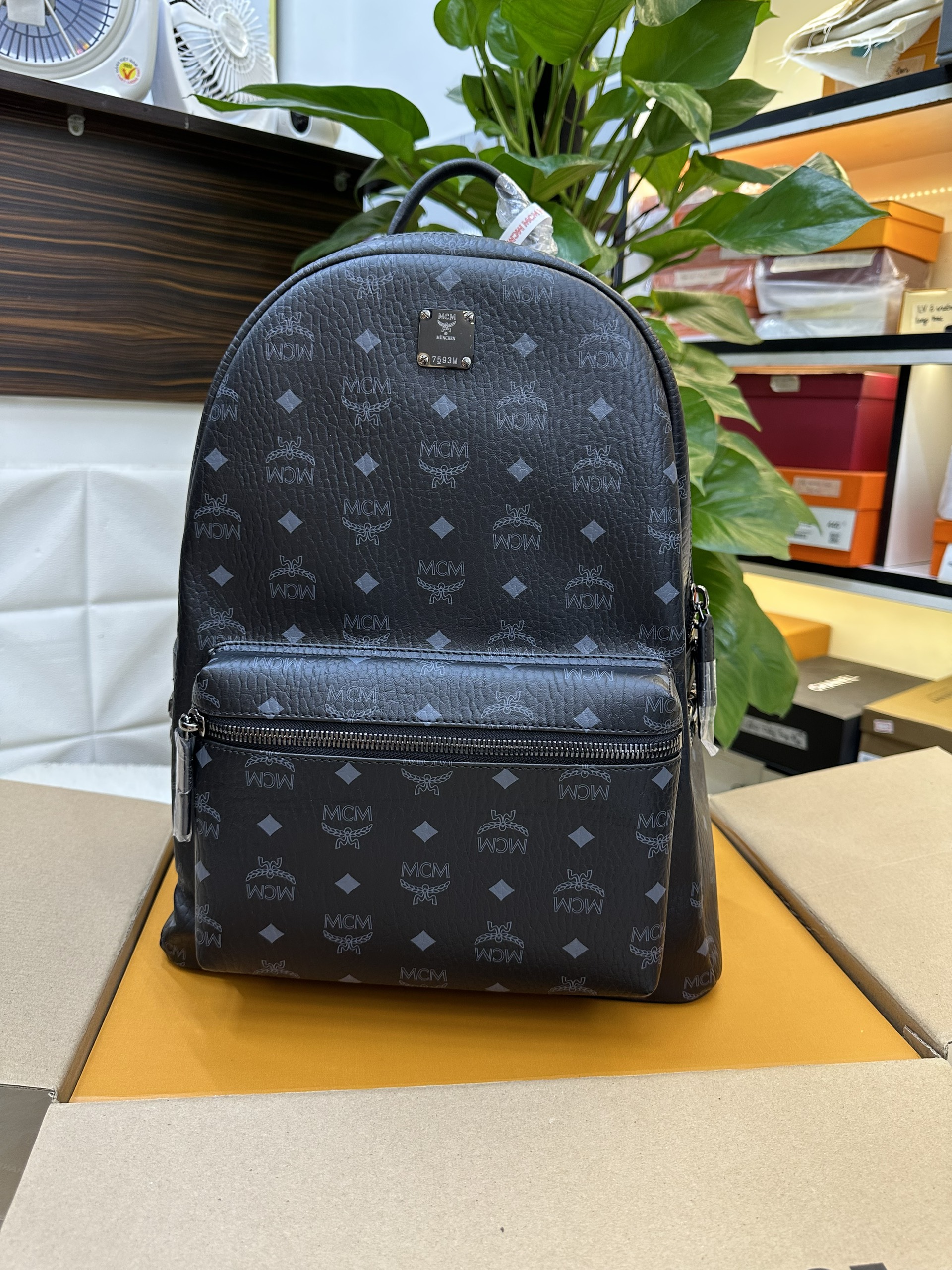 Balo MCM Stark Side Studs Backpack In Visetos Màu Đen Size 32cm