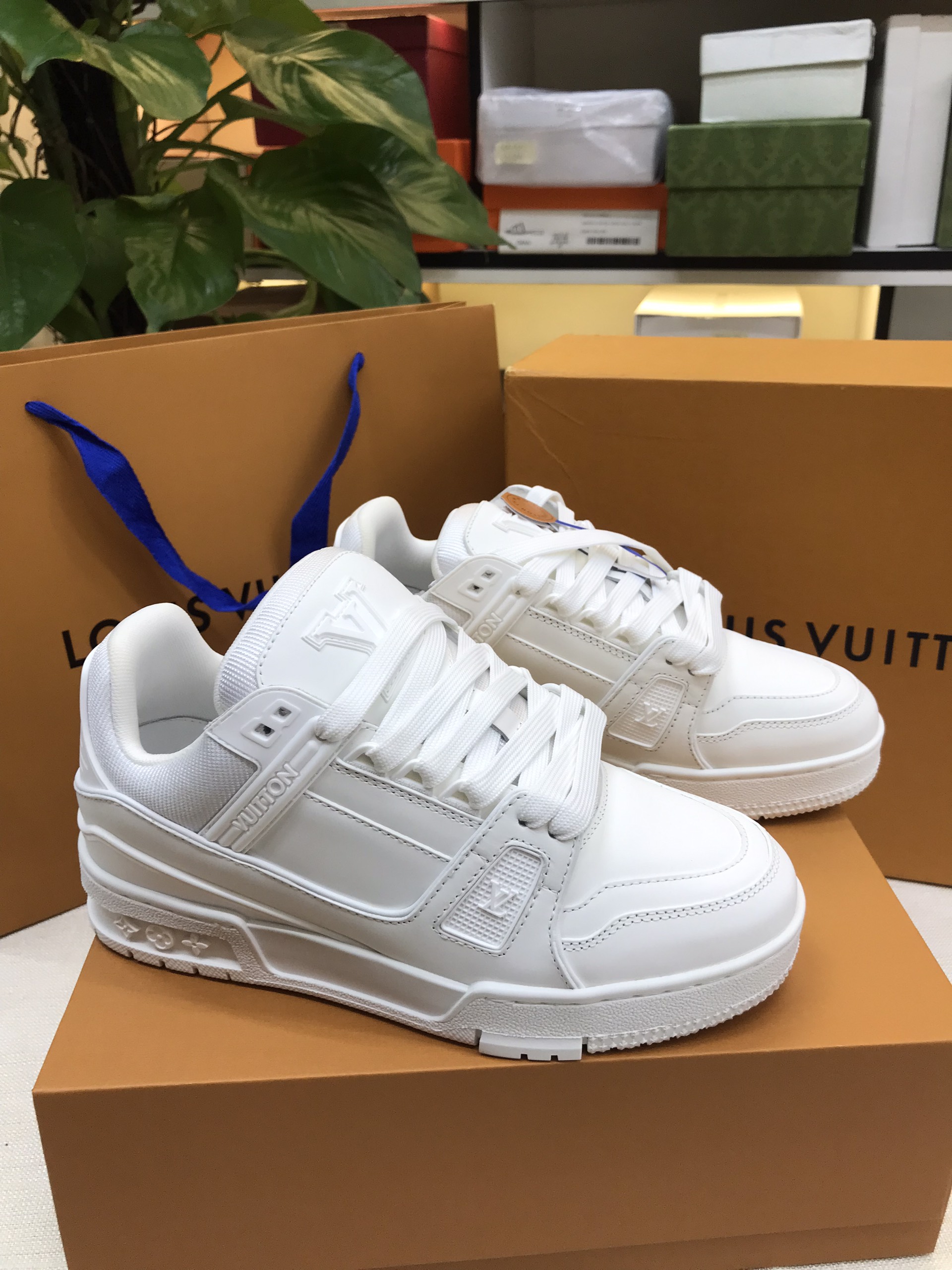 Giày LV Trainer Sneaker VIP Màu Trắng Size 37 1A9G55