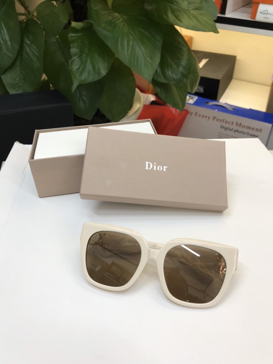 Kính Dior Siêu Cấp Màu Trắng