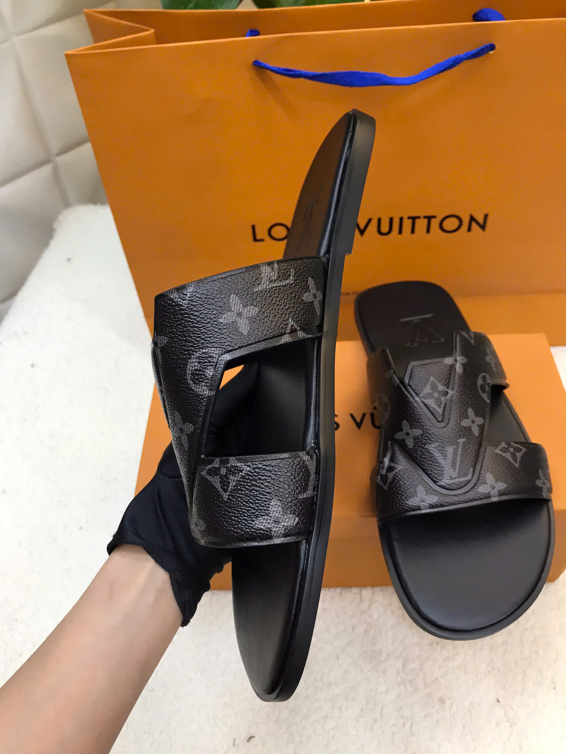 Dép LV Oasis Mule Super Màu Đen Size 44 1ACRPB