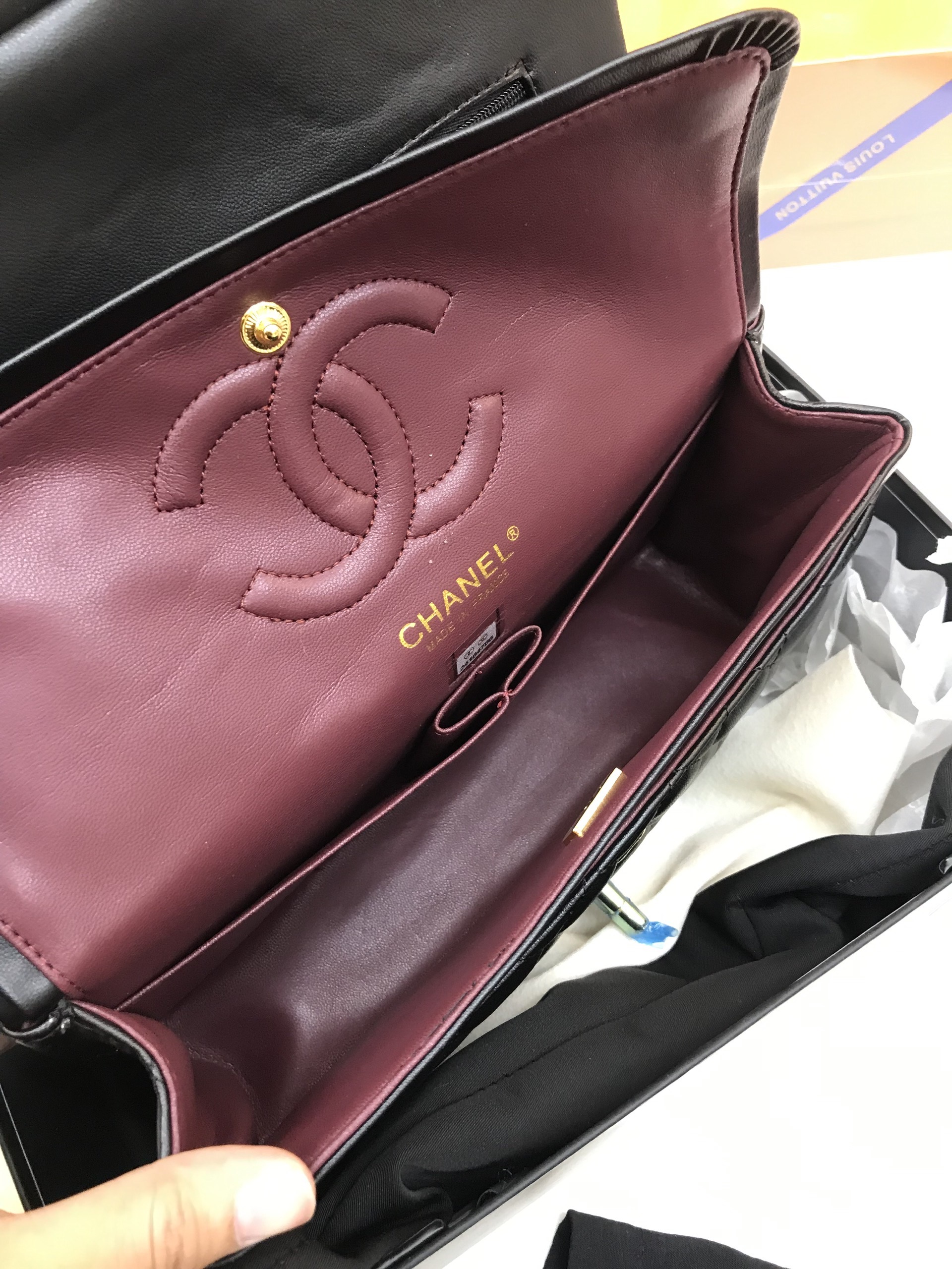 Túi Xách Chanel Classic Super Da Lì Màu Đen Khóa Vàng Size 26cm