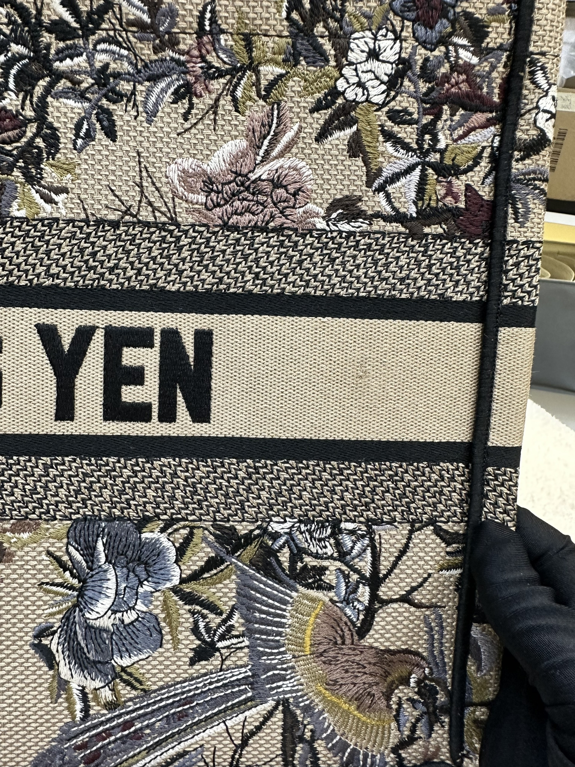 Túi Dior Tote Bag Thêu Tên Hoang Yen Size 36
