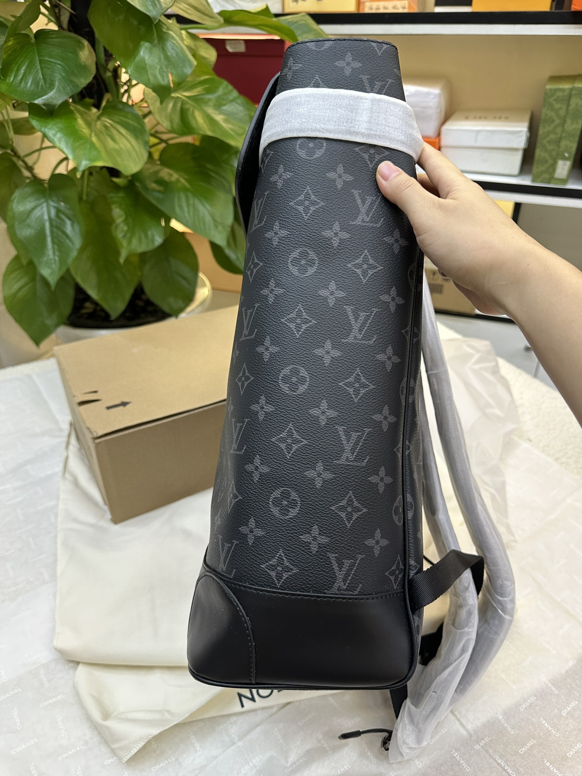 Balo LV Steamer Backpack Màu Đen Size 32cm M44052