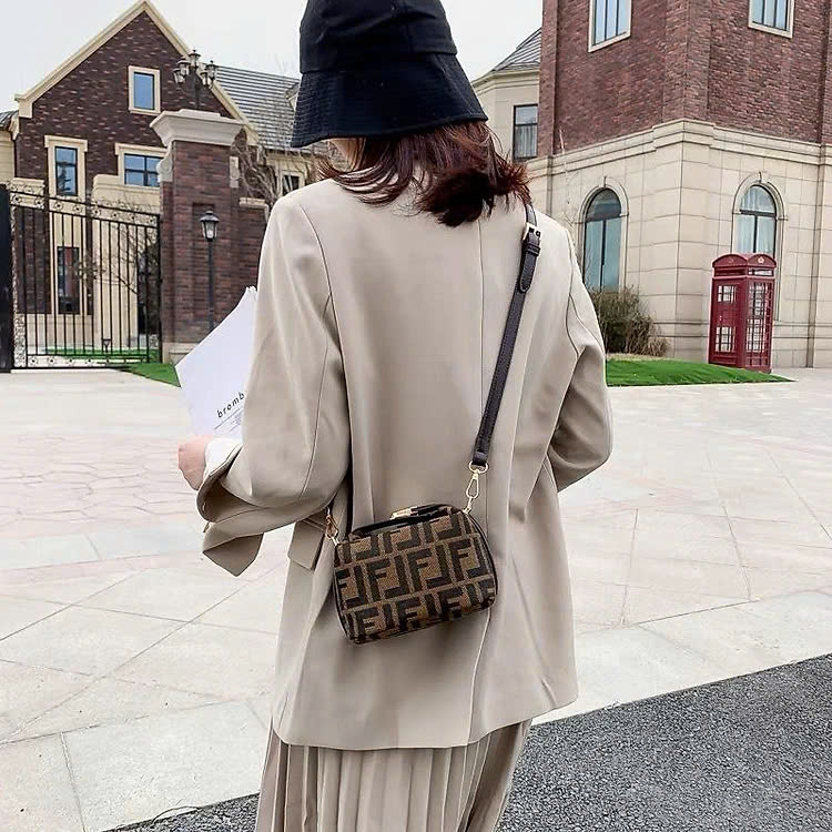 Túi Fendi Bucket Siêu Cấp Màu Nâu Size 16cm