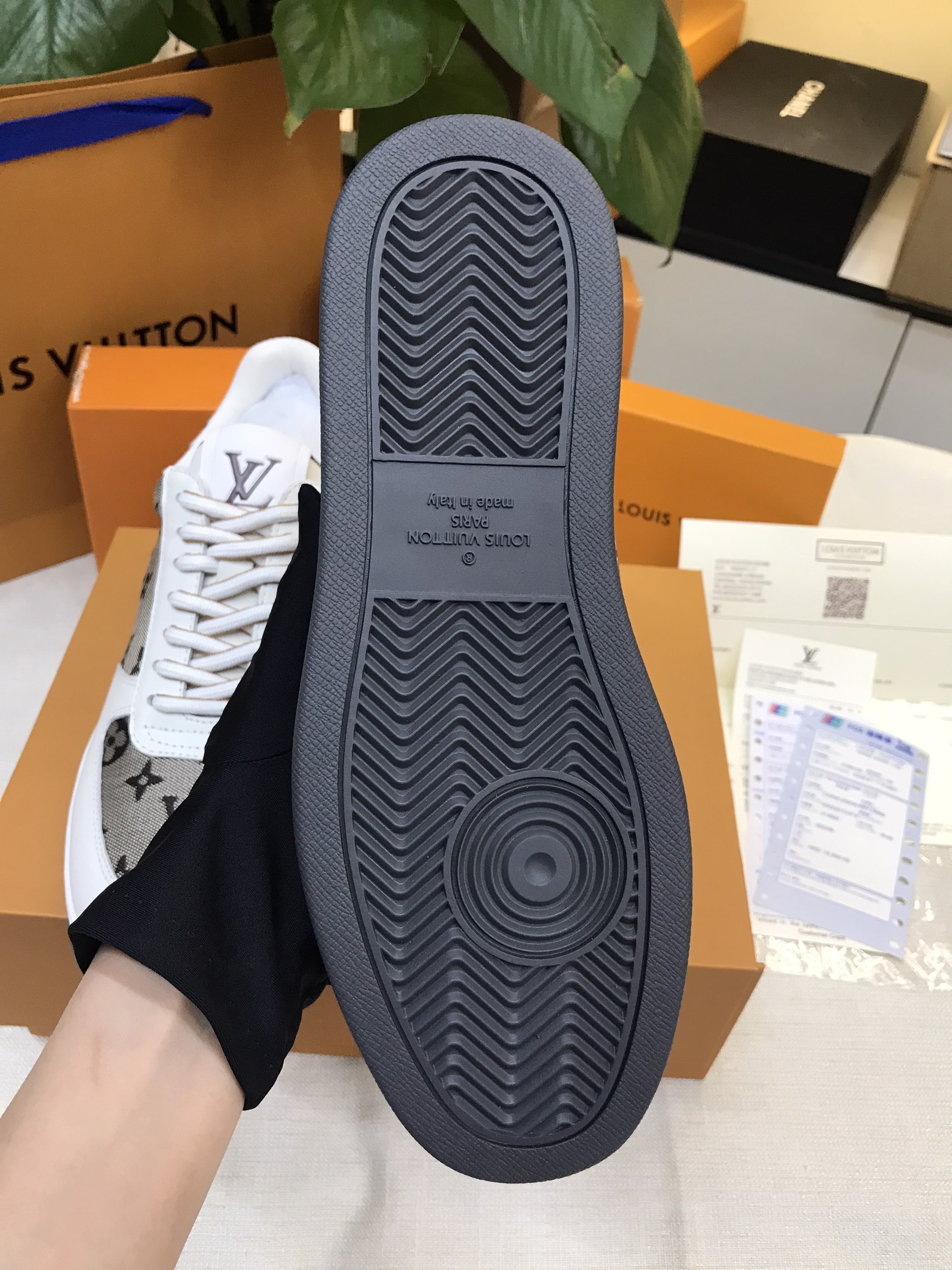 Giày LV Rivoli Sneaker Siêu Cấp Size 41 1ABF4L