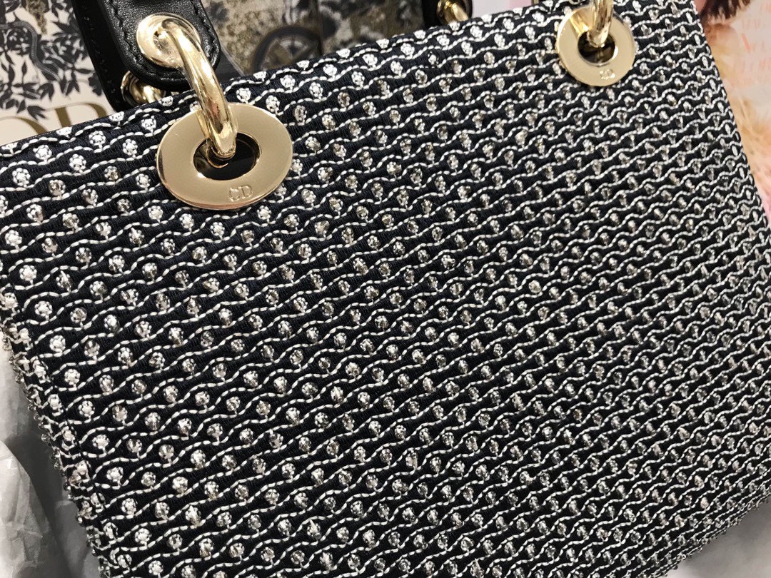 Túi Xách Dior Lady Siêu Cấp Màu Đen hêu Họa Tiết Size 24 x 20 x 11 cm M0565