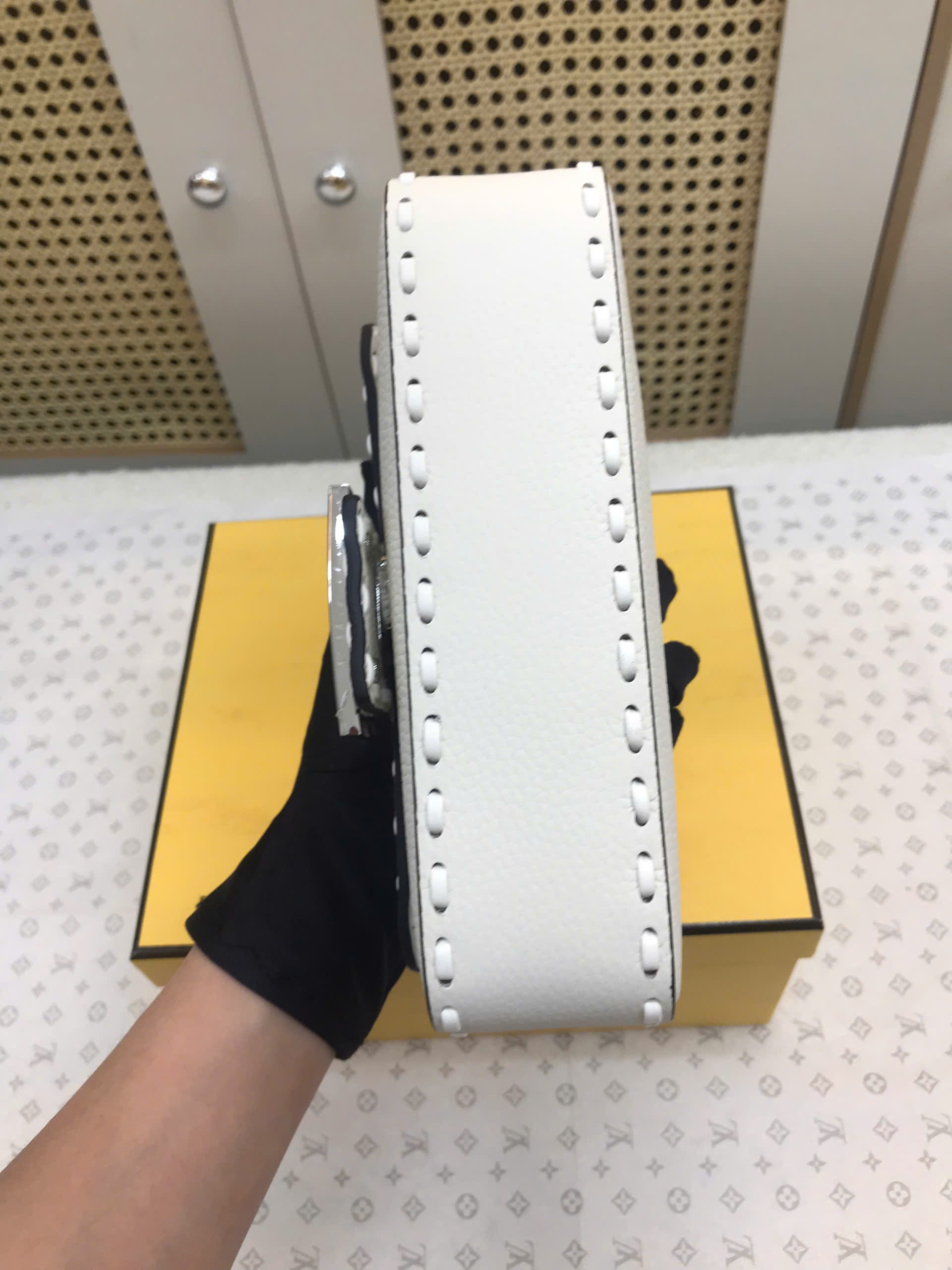 Túi Fendi Baguette Ice White Selleria Bag Vip Màu Trắng Size 27 cm