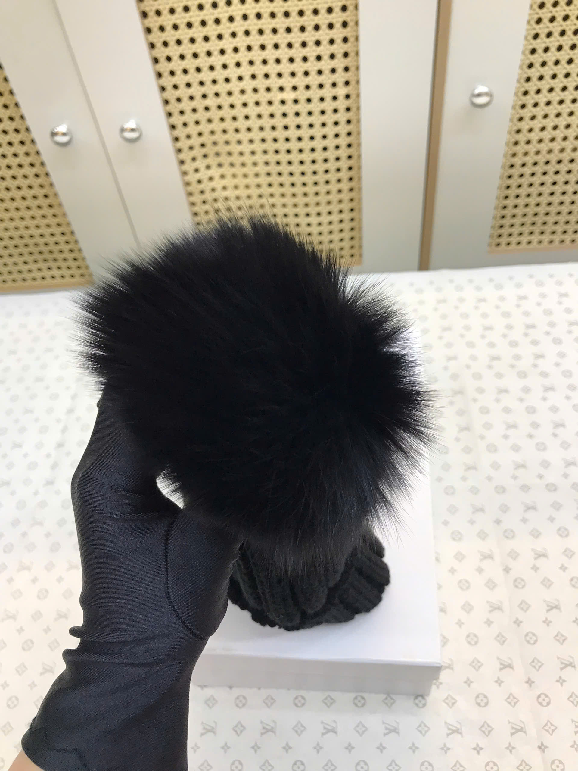 Nón Moncler Wool Beanie With Pom Pom Siêu Cấp Màu Đen
