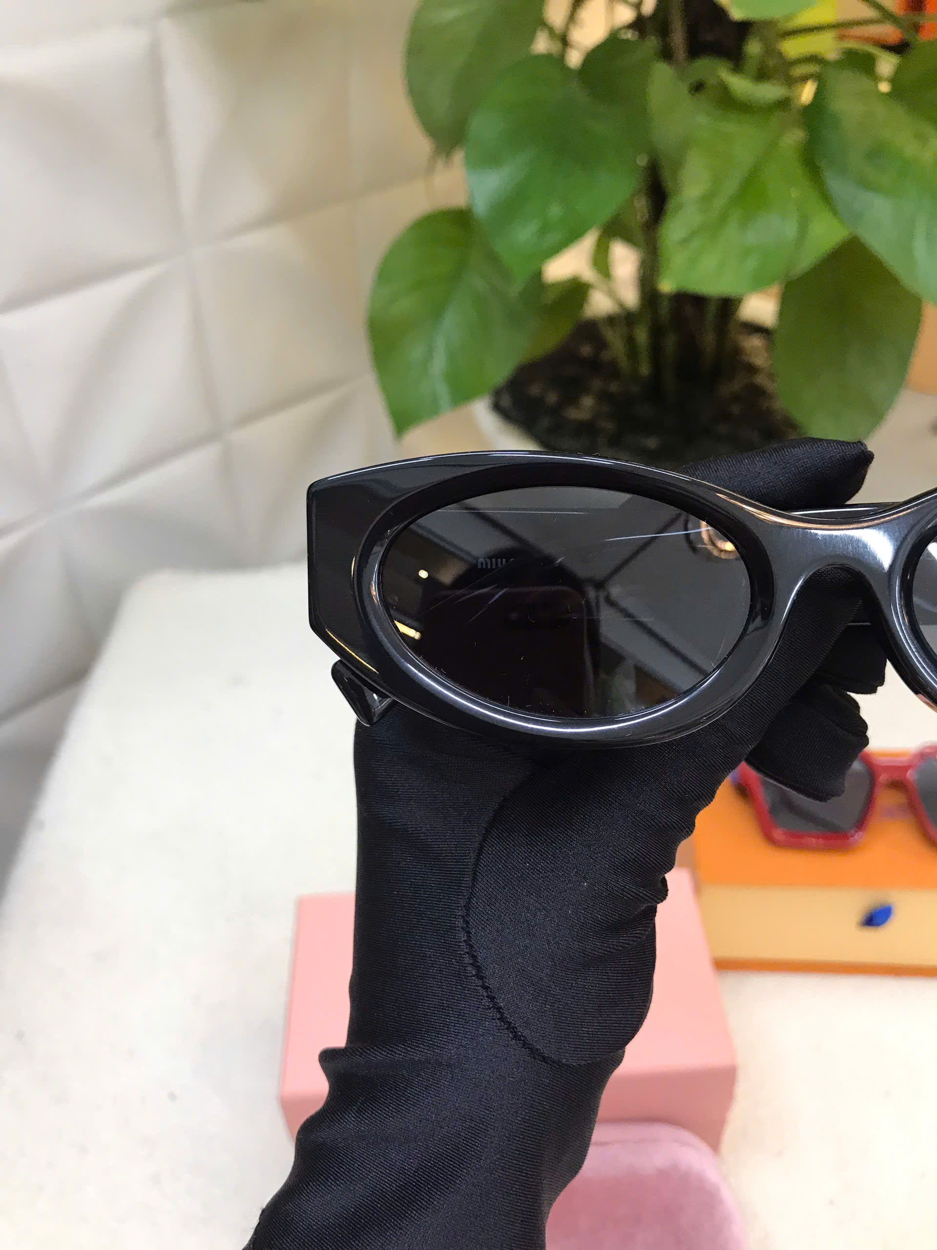 Kính Mát Miu Glimpse Sunglasses Siêu Cấp Màu Đen