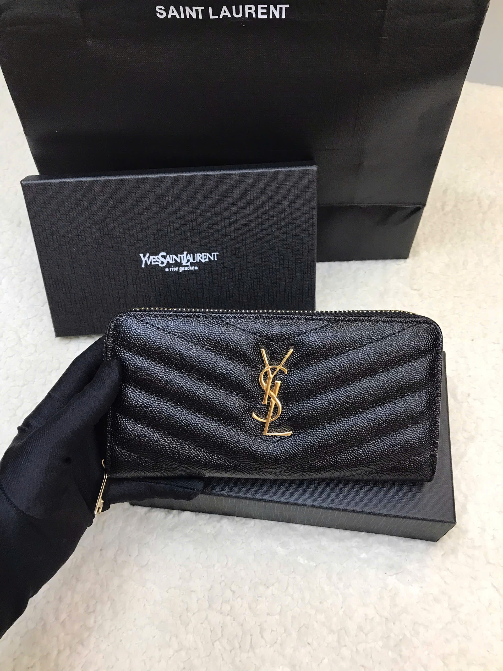 Ví YSL Cassandre Matelassé Zip Around  Wallet In Grain De Poudre Leather Super Da Hạt