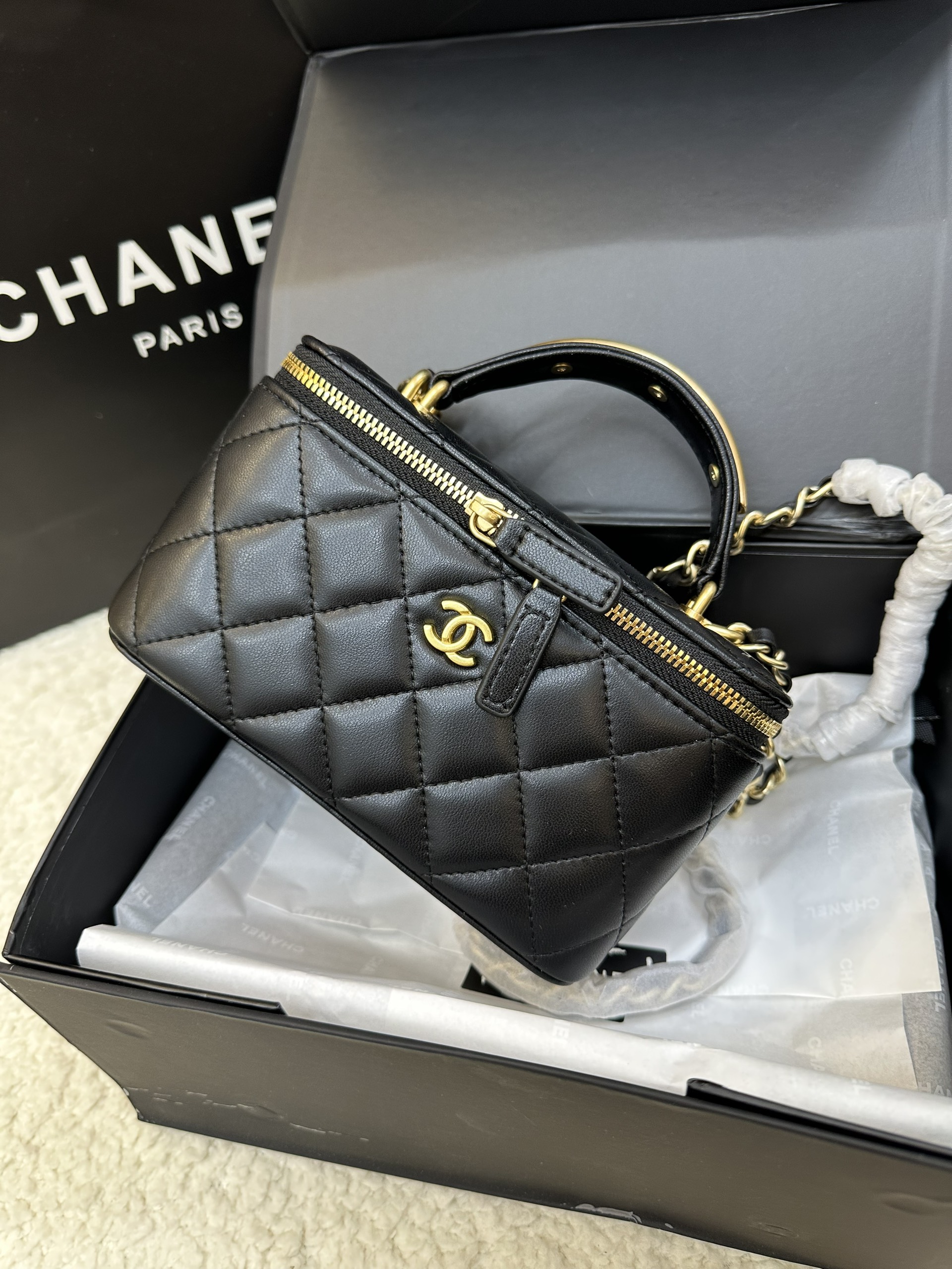 Túi Chanel 22A Vanity Casual Style Màu Đen Size 17cm
