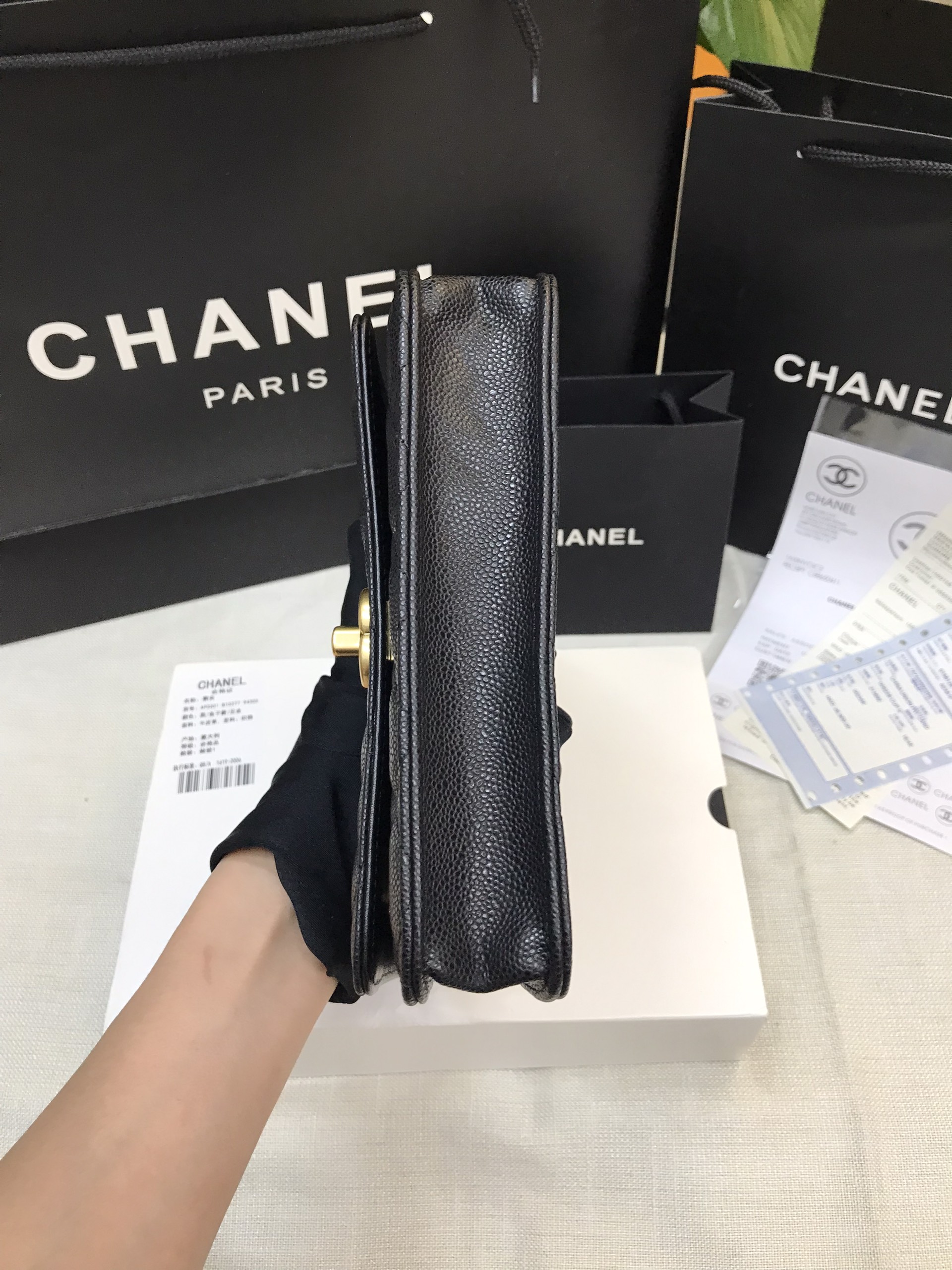 Túi Đeo Vai Chanel WOC Siêu Cấp Màu Đen Da Hạt Charm Xích Trái Tim