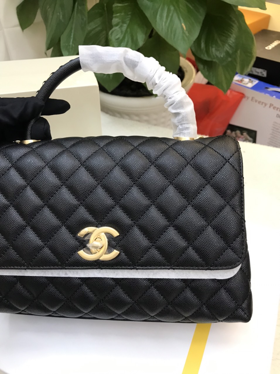 Túi Chanel Coco Handle Medium VIP Màu Đen Khóa Vàng Size 28cm