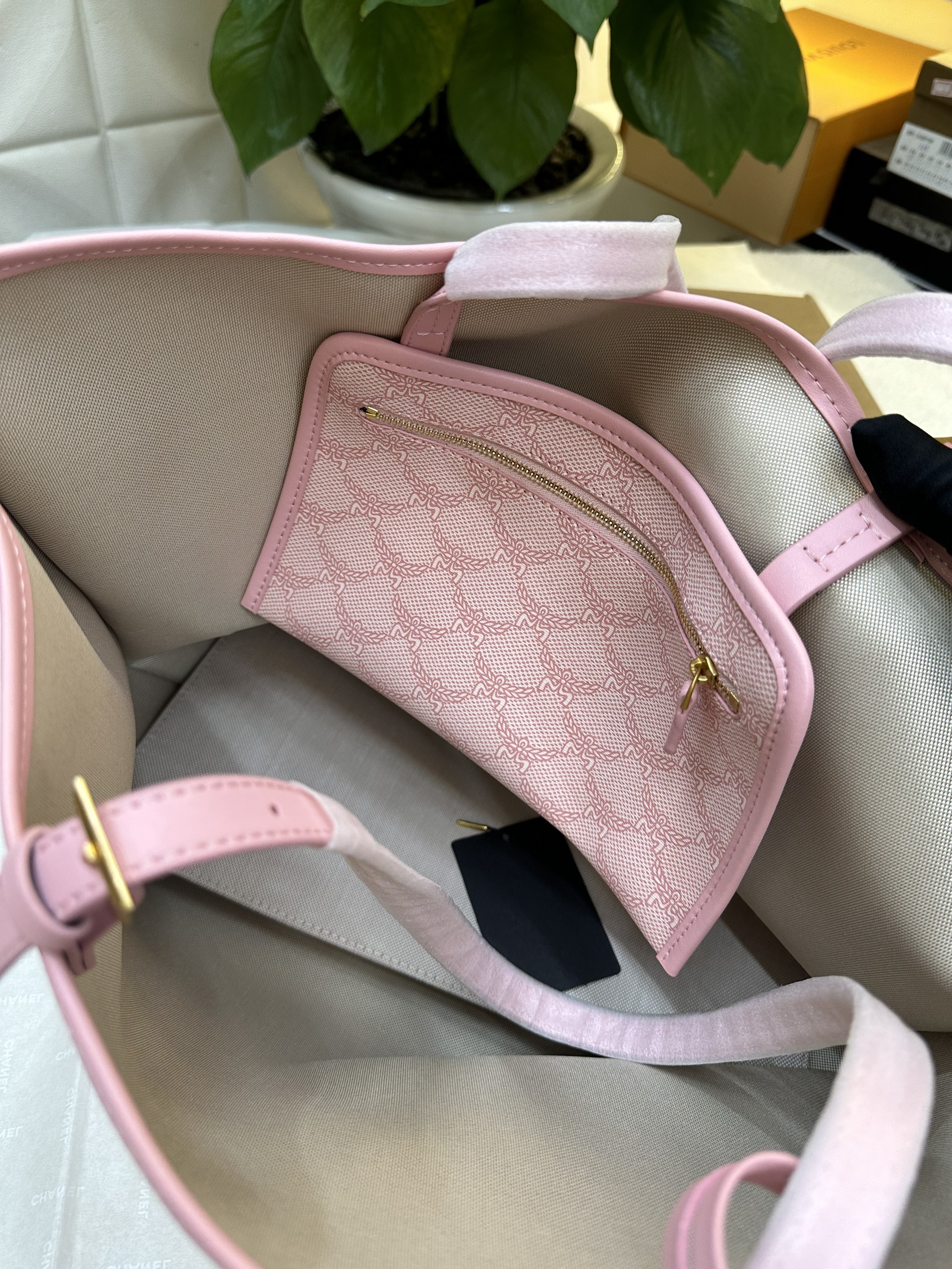 Túi MCM Himmel Shopper In Lauretos Pink Super Size 35