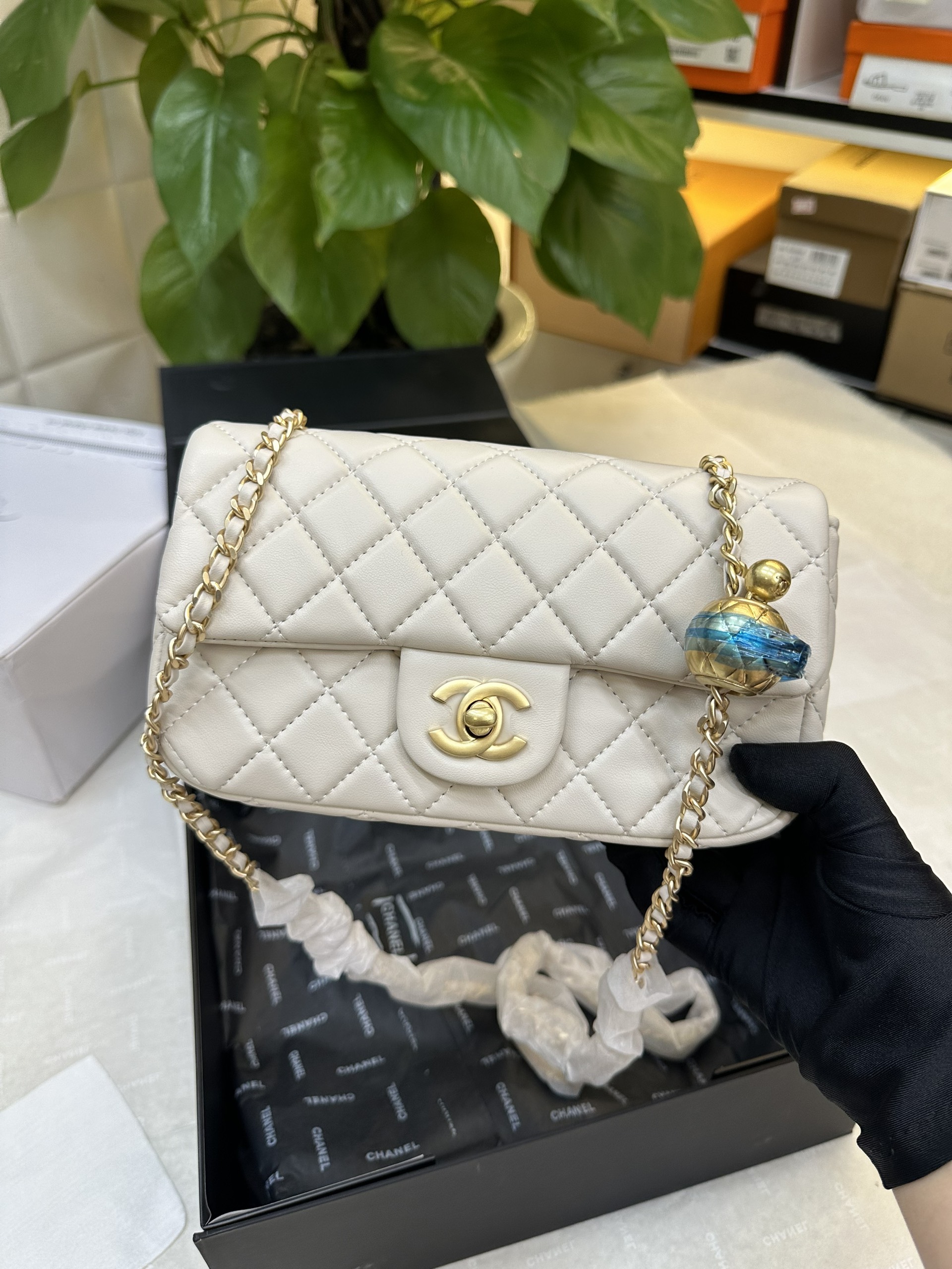 Túi Chanel Lambskin Quilted Mini CC Pearl Crush Super Màu Trắng Size 20cm