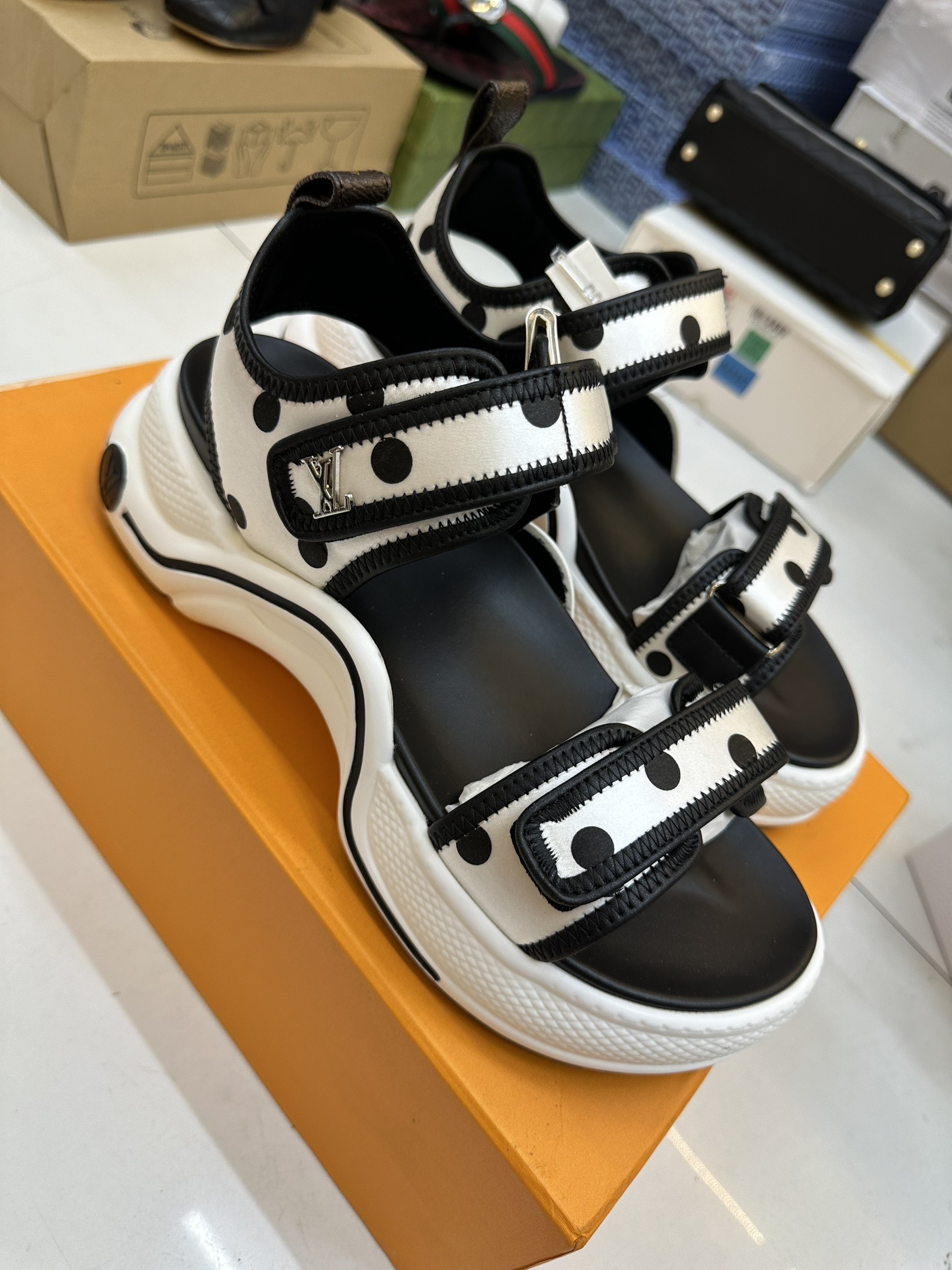 Giày Lv Archlight Flat Sandals %&&&%Black White%&&&% Siêu Cấp Size 39