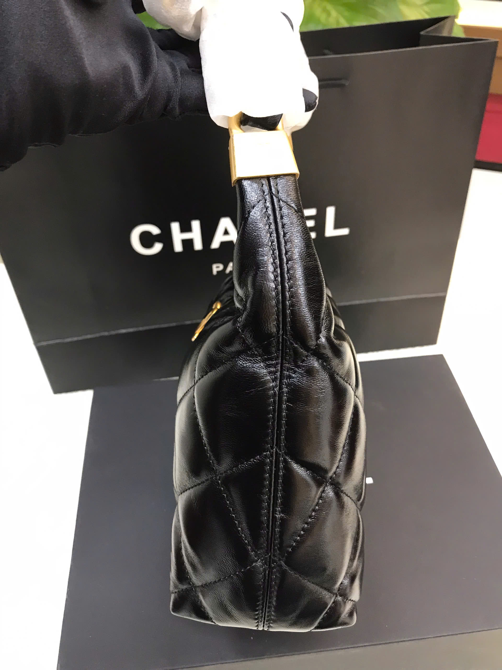 Túi Chanel Hobo Bag Black Vip Size 22cm