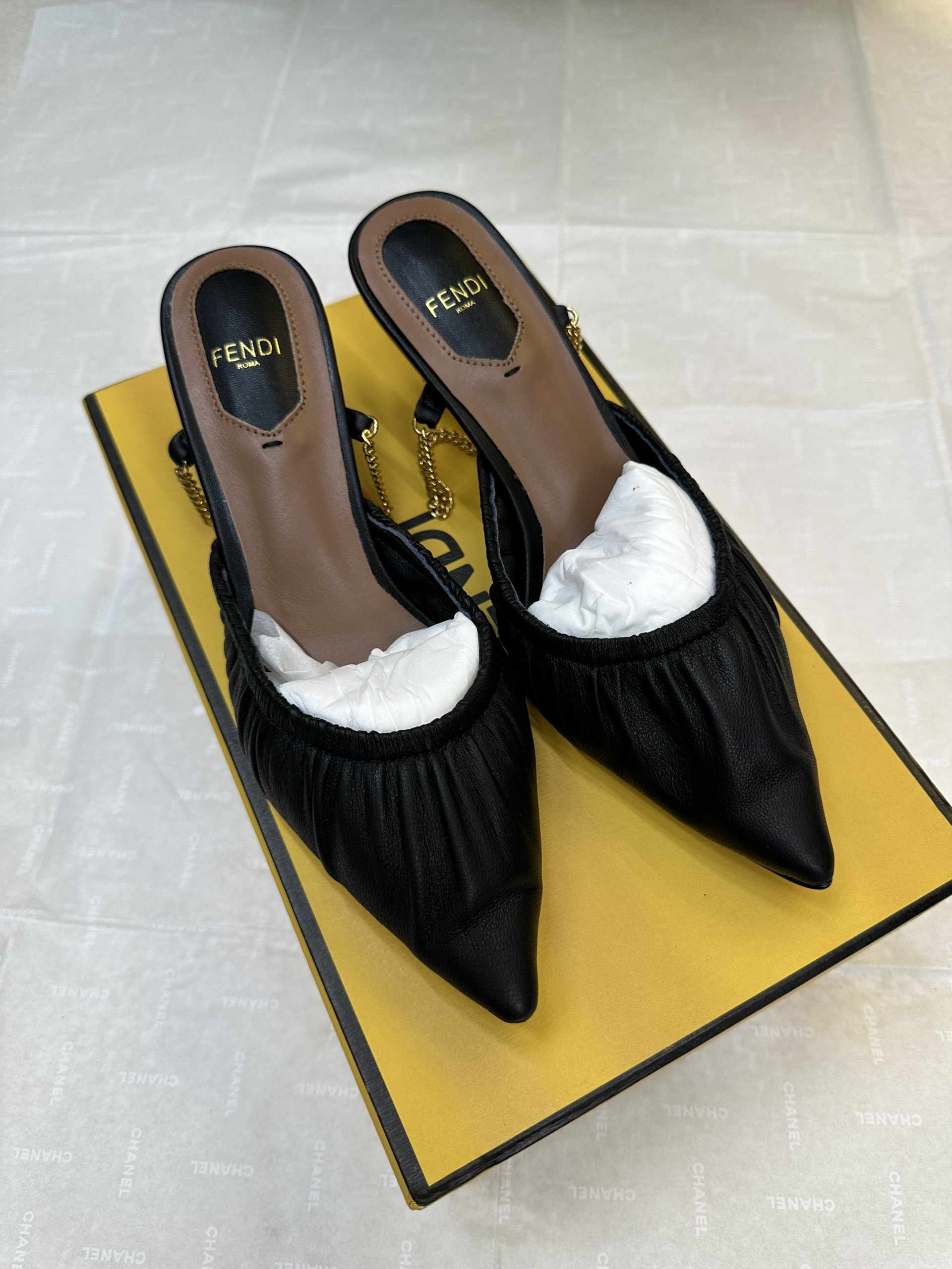 Giày Fendi Colibrì Lite Black Leather Mules With A Medium Siêu Cấp Heel 5,5cm Size 36