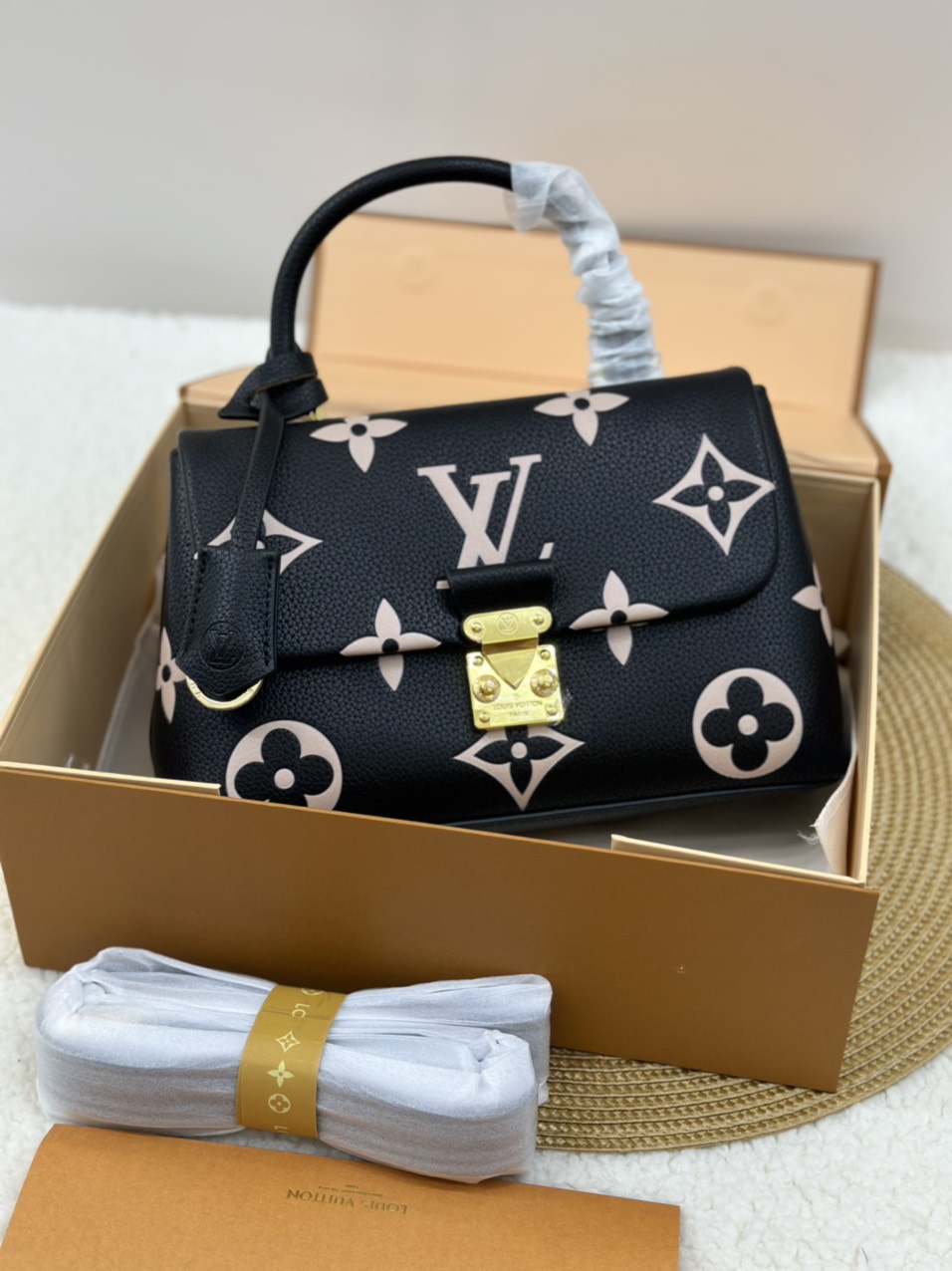 Túi Xách LV Madeleine BB Super Size 24cm Chữ Hồng Full Box M45978