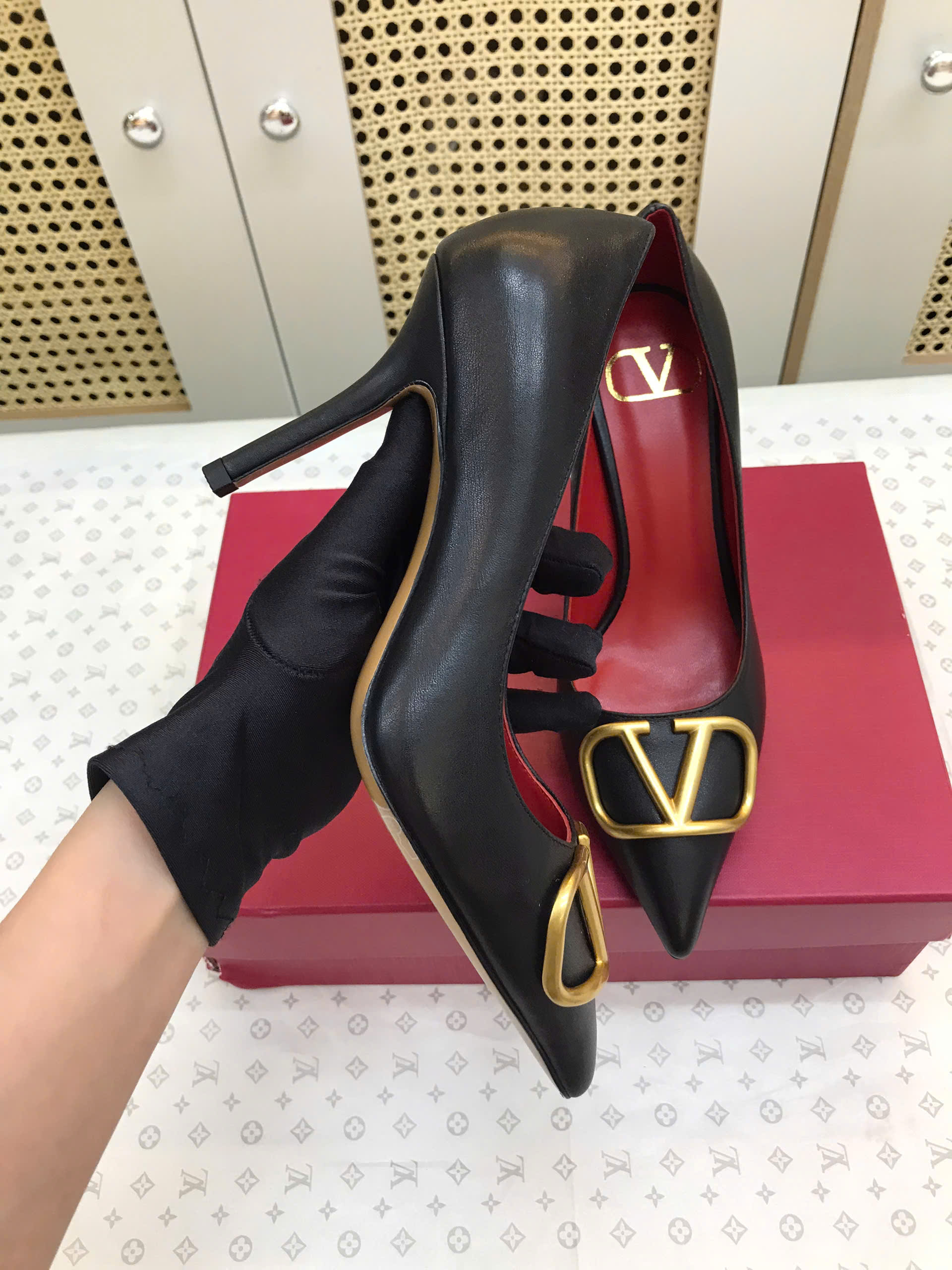 Giày Cao Gót Valentino VLogo Calfskin Pumps Black Siêu Cấp Heels 8cm Size 36