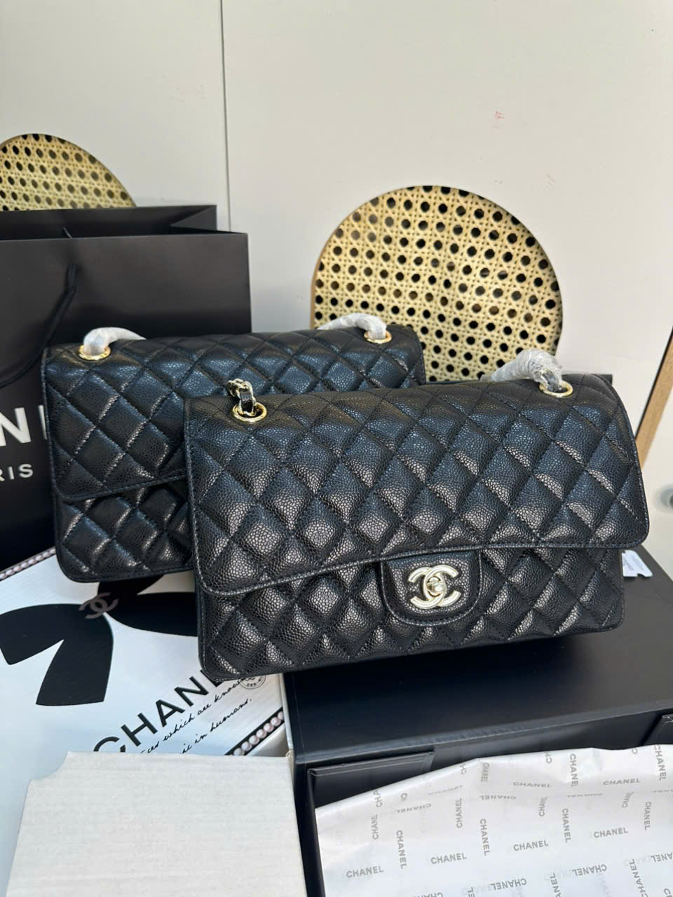 Túi Chanel Classic Flap Super Màu Đen Logo Vàng Nhạt Size 25.5cm