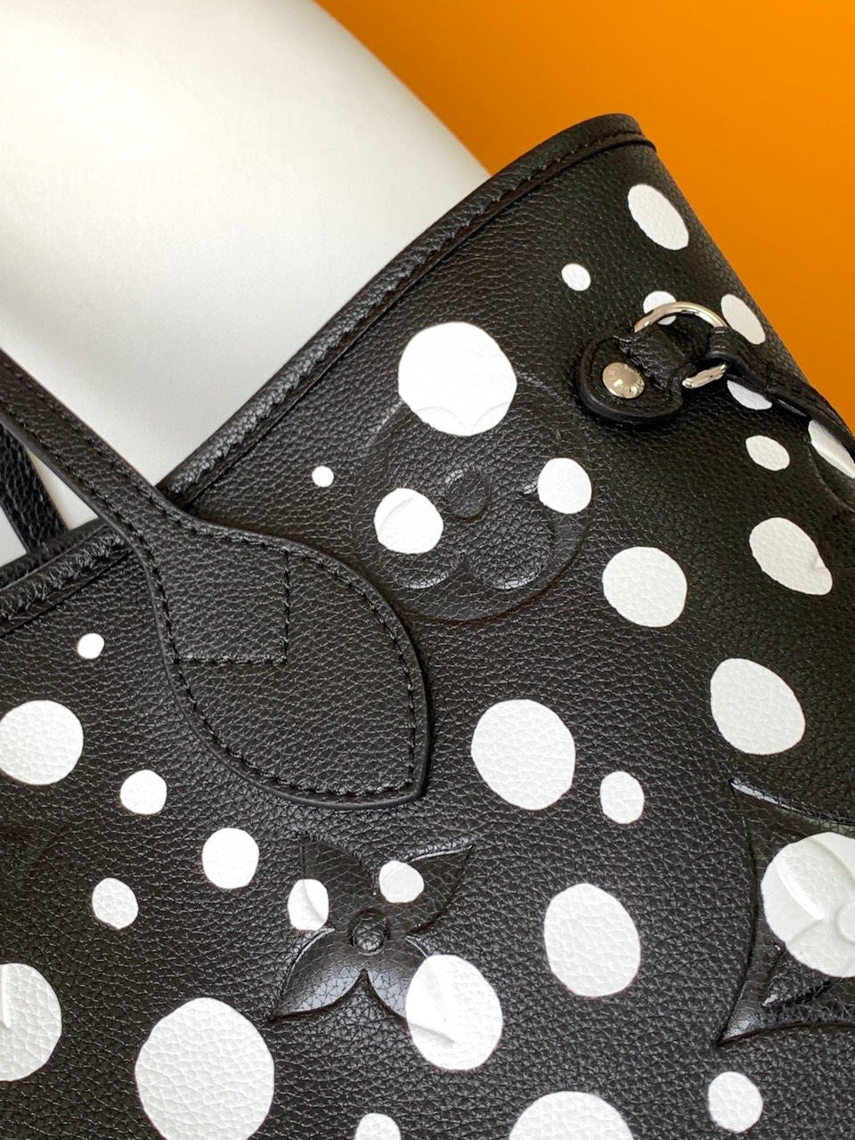 Túi Xách LV Neverfull Yayoi Kusama Siêu Cấp Chấm Bi Trắng Đen M46390