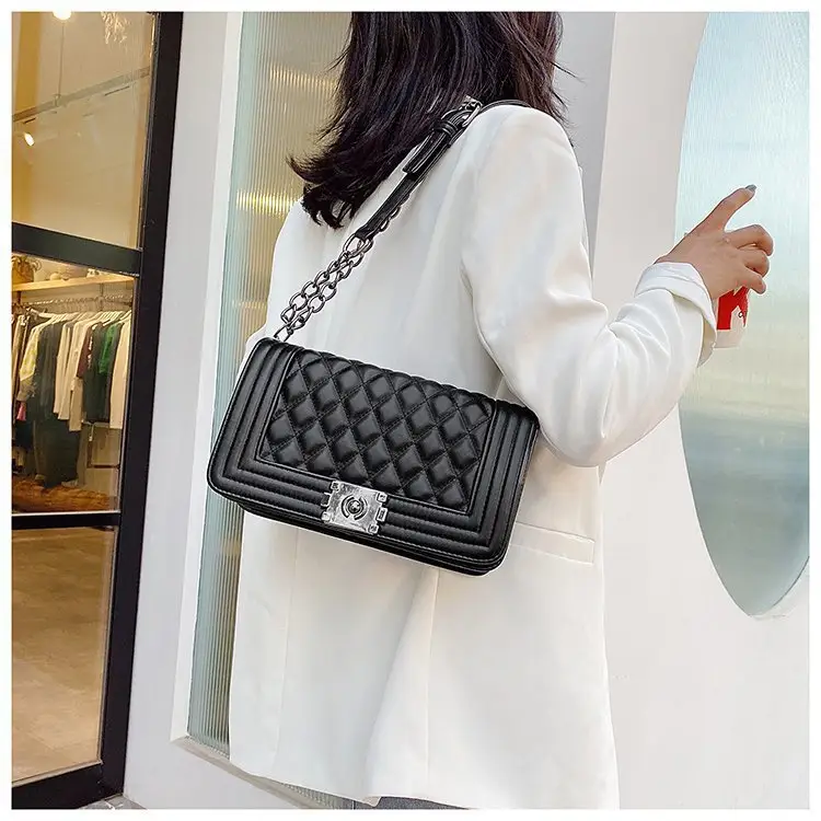 Túi Xách Chanel Siêu Cấp LeBoy Màu Đen Da Lì Khóa Bạc Size 25cm 67086