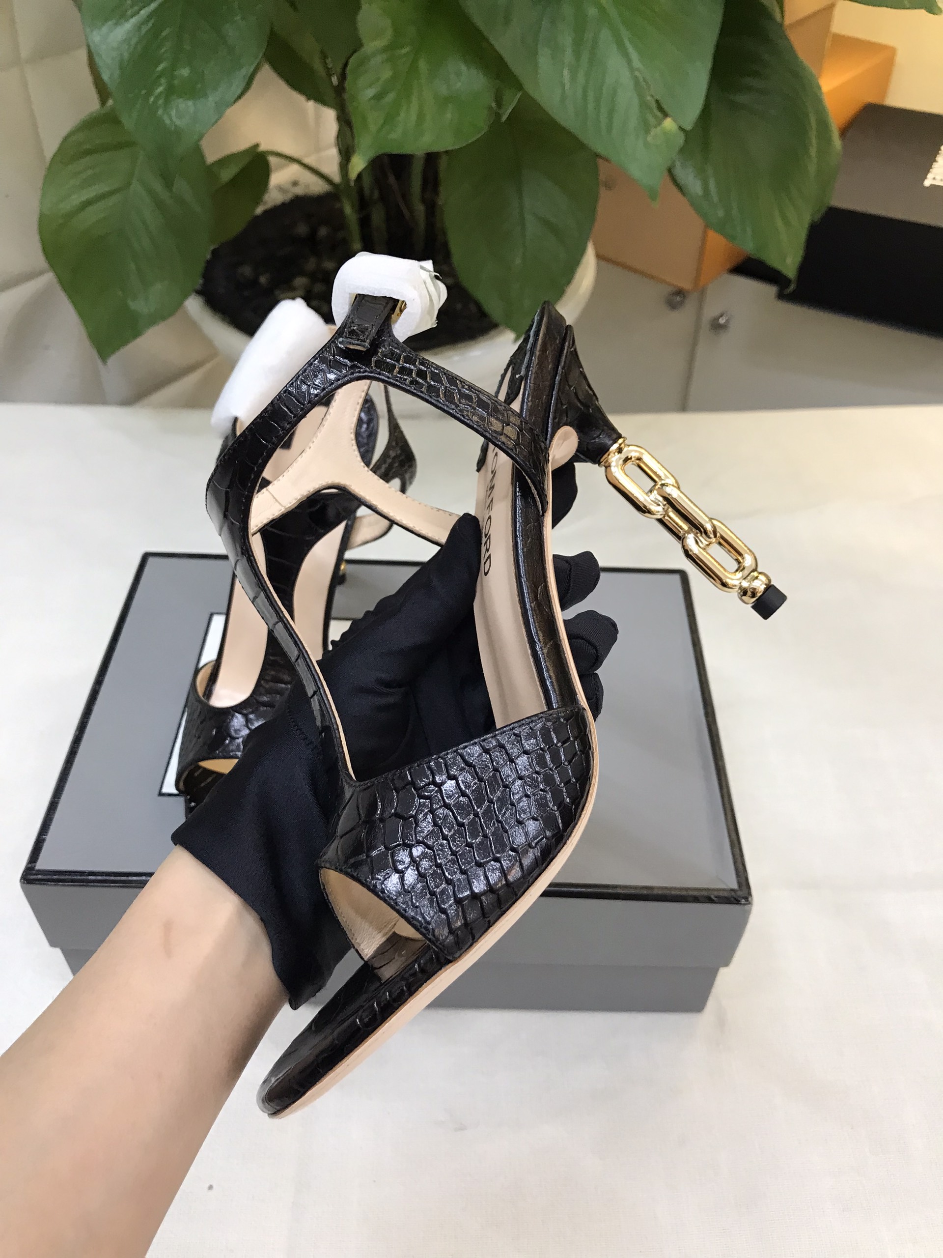 Giày Tom Ford Gloss Stamped Crocodile Leather Galaxy Sandal Siêu Cấp Size 39