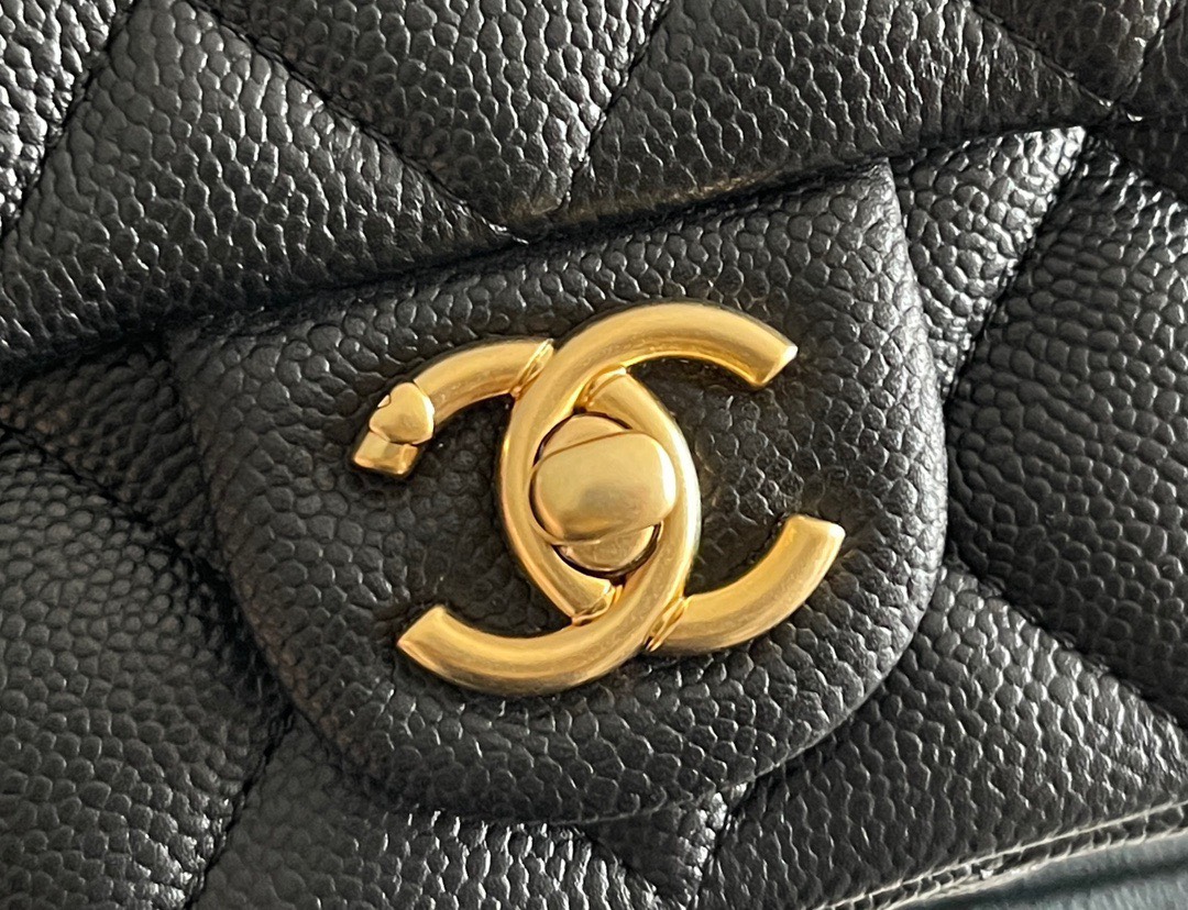 Túi Xách Chanel Classic 23P Hass Vip Màu Đen Da Hạt Size 20cm