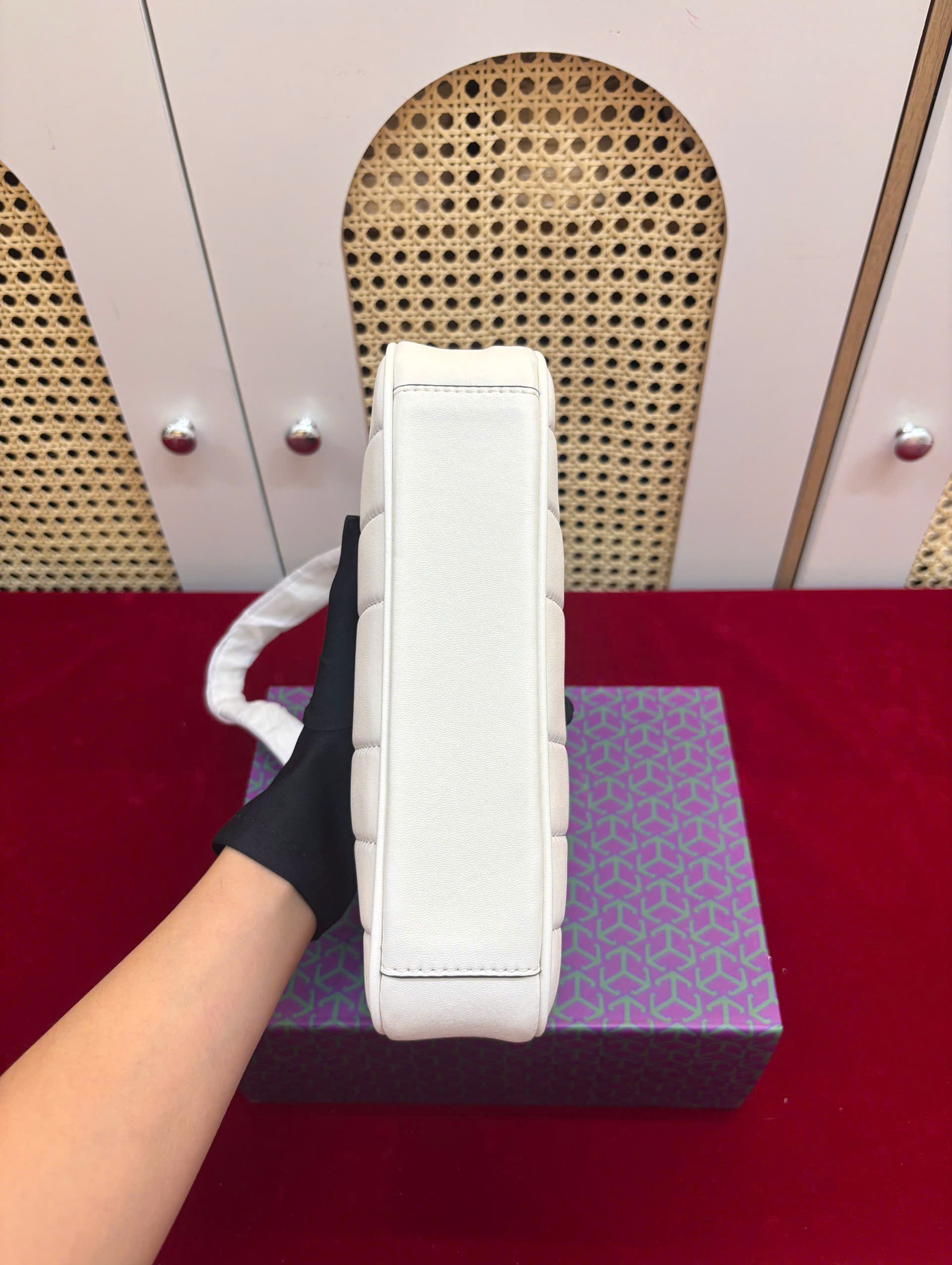 Túi Xách Tory Super Tory Burch Kira Màu Trắng Khóa Vàng Size 22cm