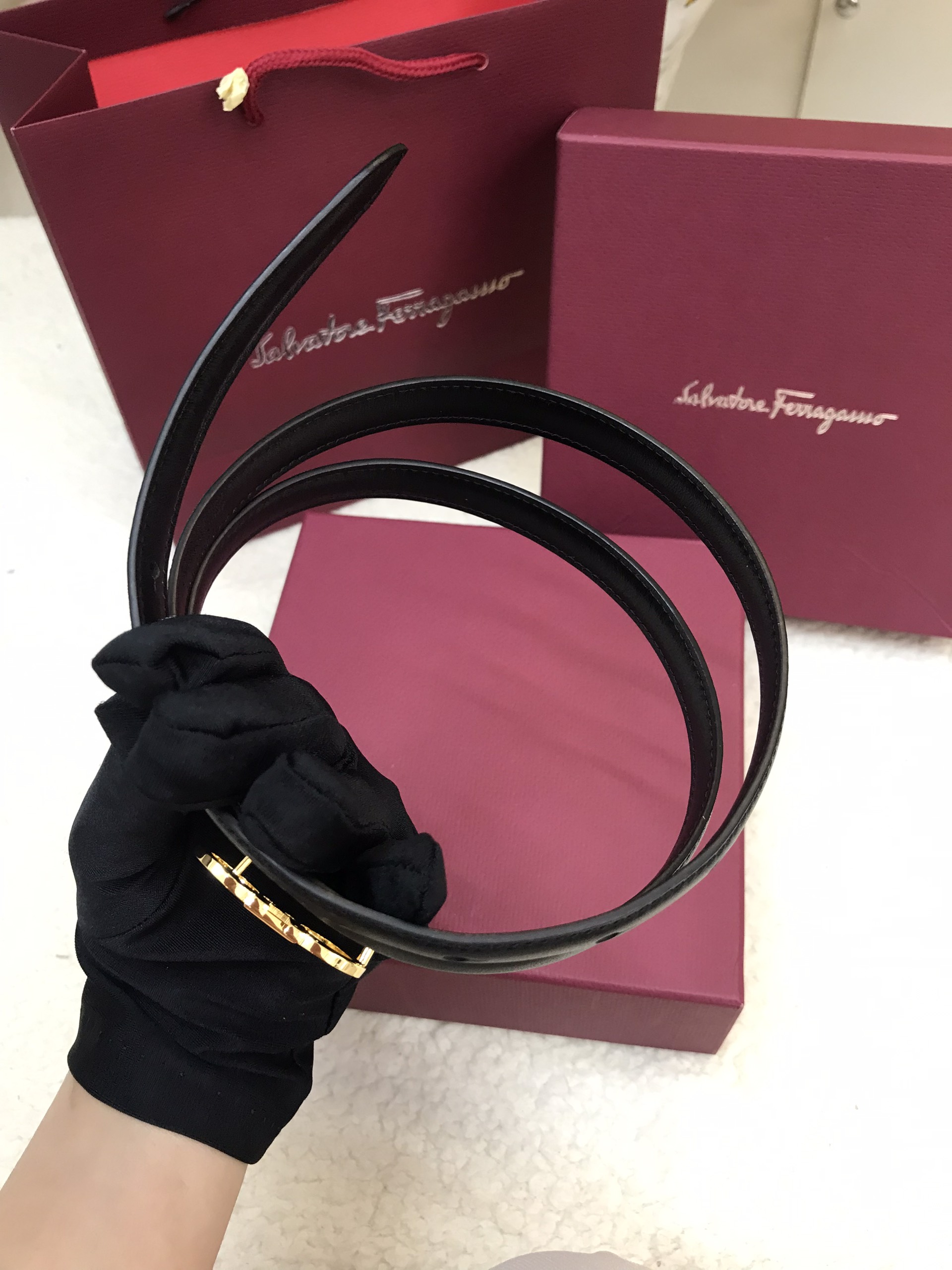 Thắt Lưng Ferragamo Sized Gancini Belt Siêu Cấp Màu Đen Logo Vàng