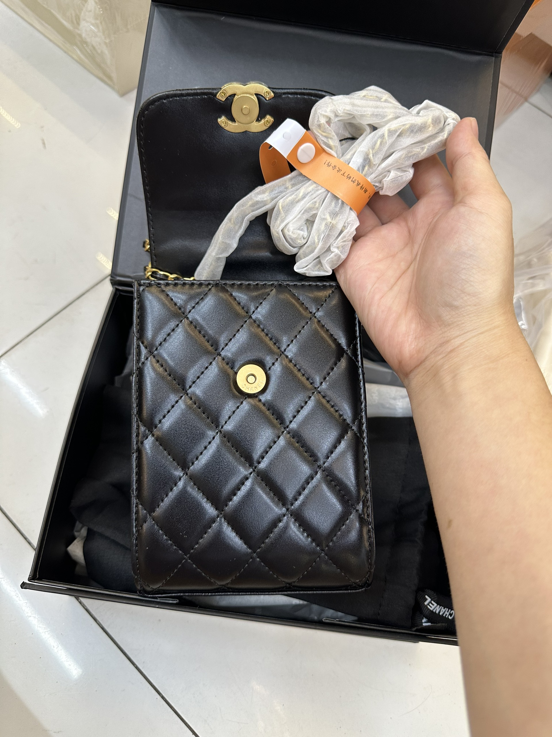 Túi Chanel Trendy CC Lambskin Quilted Phone Holder Super Màu Đen