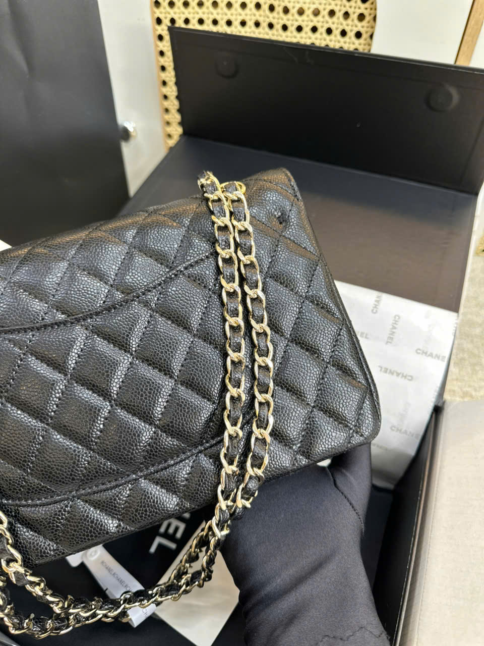 Túi Chanel Classic Flap Super Màu Đen Logo Vàng Nhạt Size 25.5cm