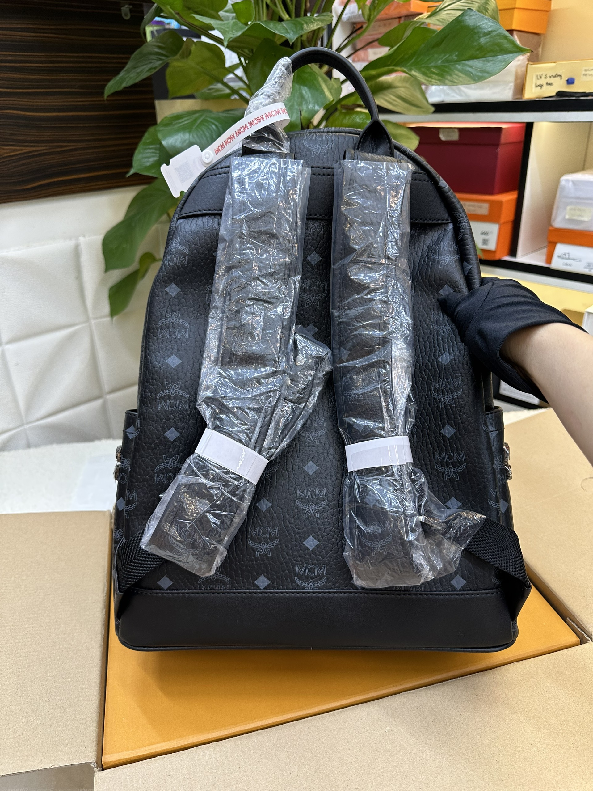 Balo MCM Stark Side Studs Backpack In Visetos Màu Đen Size 32cm