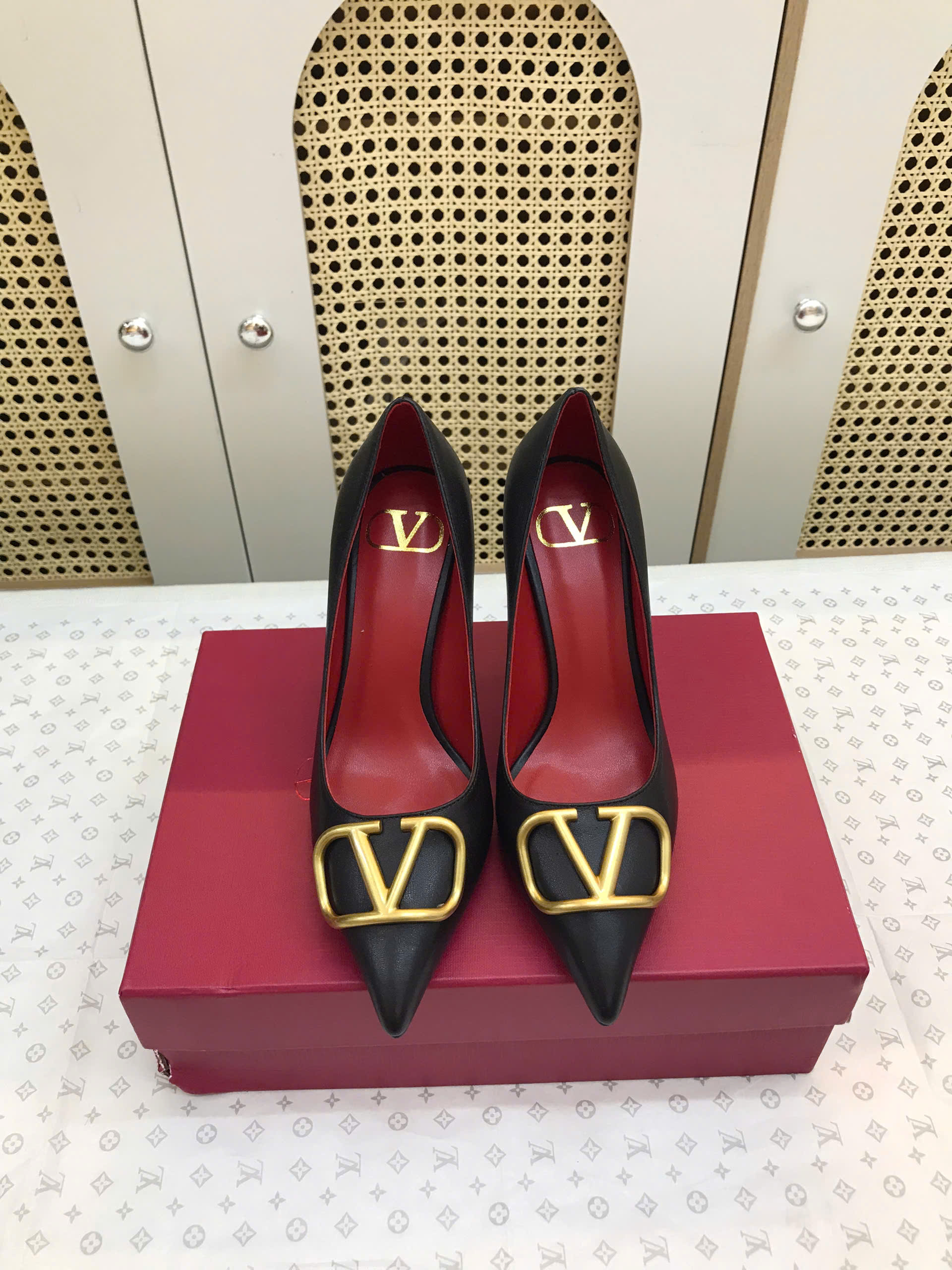 Giày Cao Gót Valentino VLogo Calfskin Pumps Black Siêu Cấp Heels 8cm Size 36