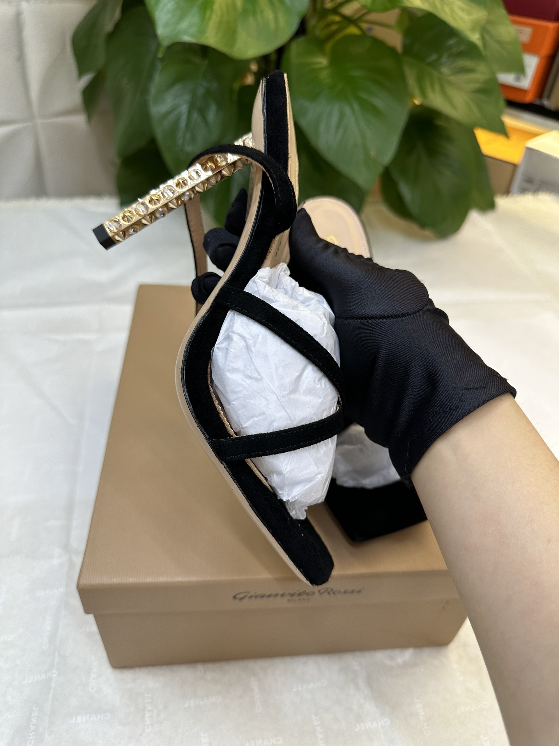 Giày Gianvito Rossi Women Black Wonder Embellished Suede Sandals Siêu Cấp Size 39