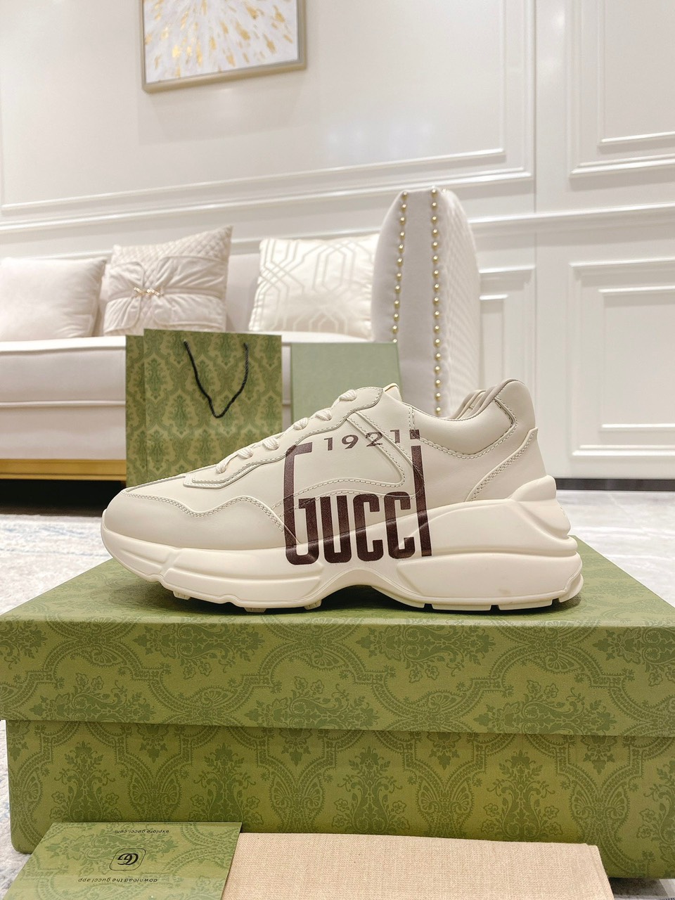 Tổng Hợp Các Mẫu Giày Gucci Sneaker Màu Trắng In Họa Tiết Hoạt Hình