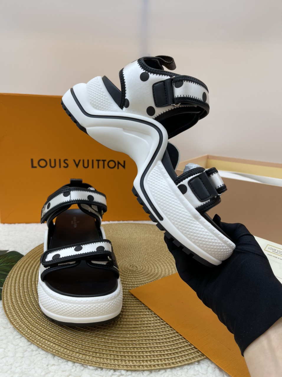Giày Sandal Louis Vuitton Quai Trắng Siêu Cấp Size 37